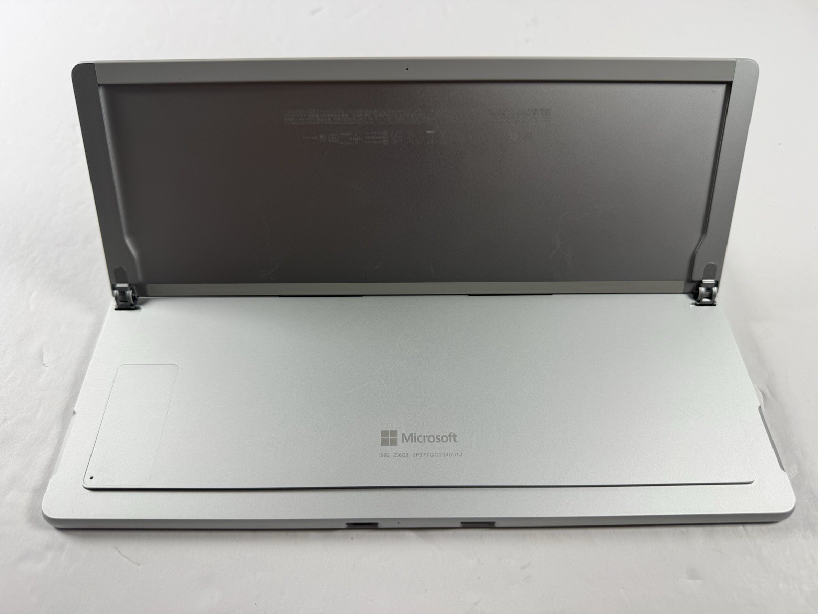 Microsoft Surface Pro 8 (1982) i5-1145G7 – 16GB RAM – 256GB 120Hz – Win 11 Pro