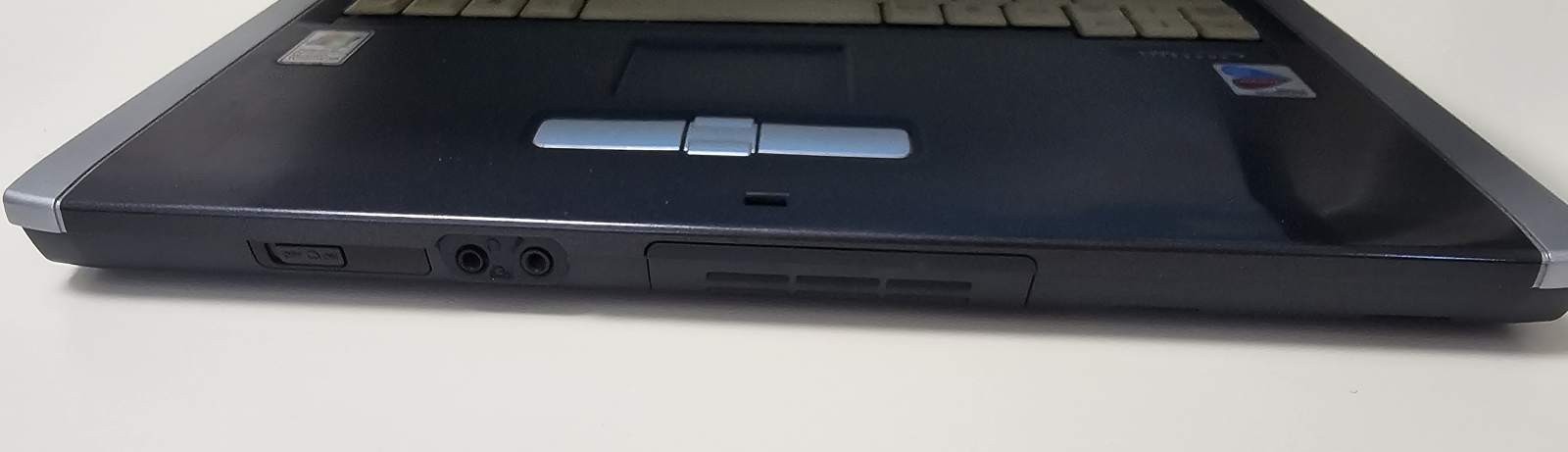 Retro Notebook Fujitsu Siemens E8020 with Windows XP Serial RS232 Parallel