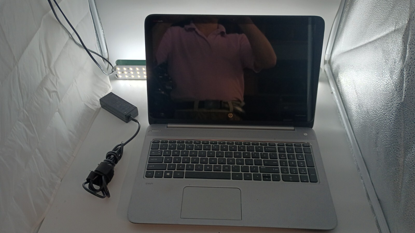 HP Envy Gamer w/charger.A10(4cores).8GB.128GB SSD.Radeon.15.6″.Touch.W11.Read!!