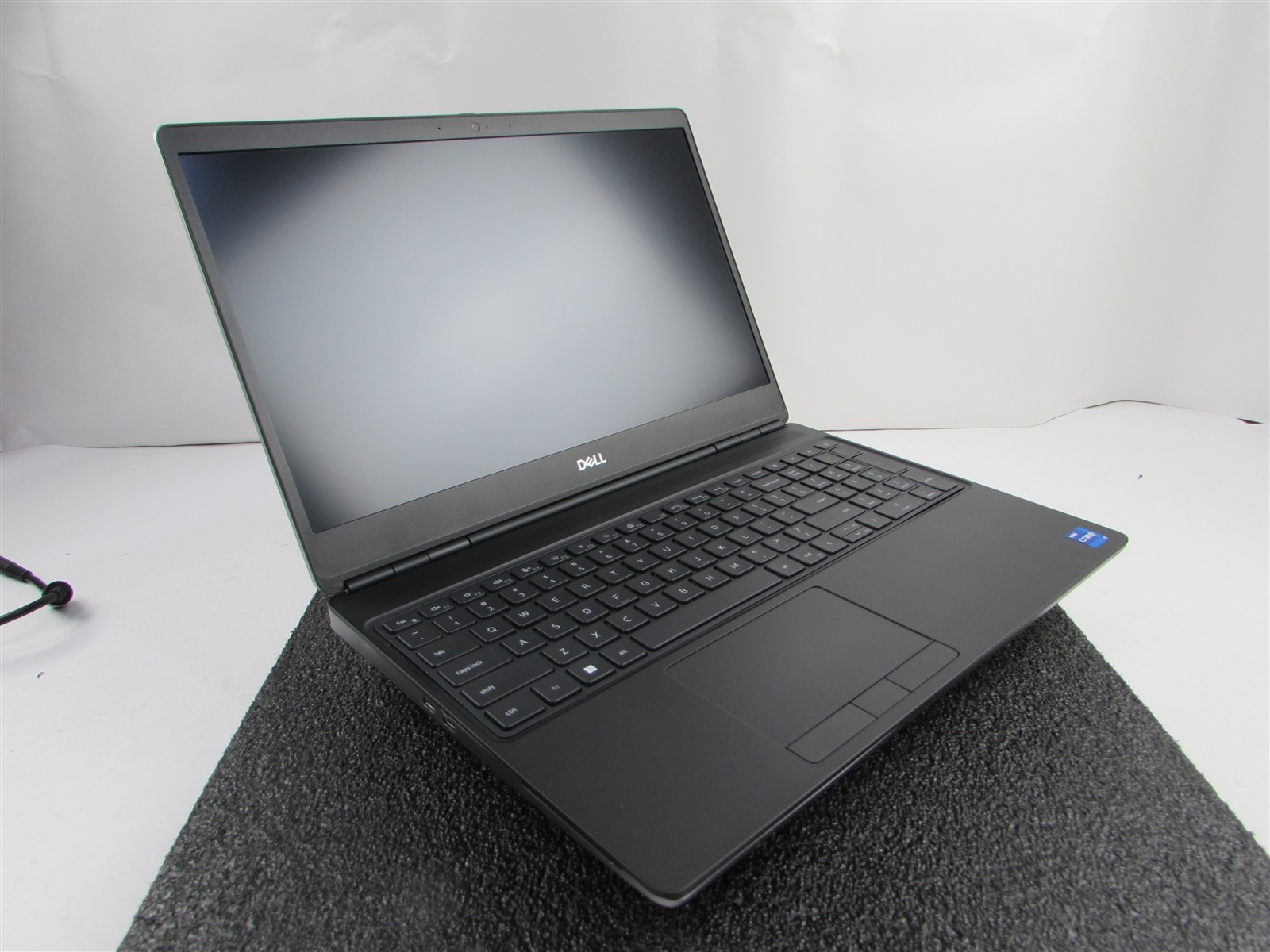 DELL PRECISION 7560 1920X1080 FHD I7-11850H 1TB 32GB RAM RTX A3000 WIN 11 NO BAT
