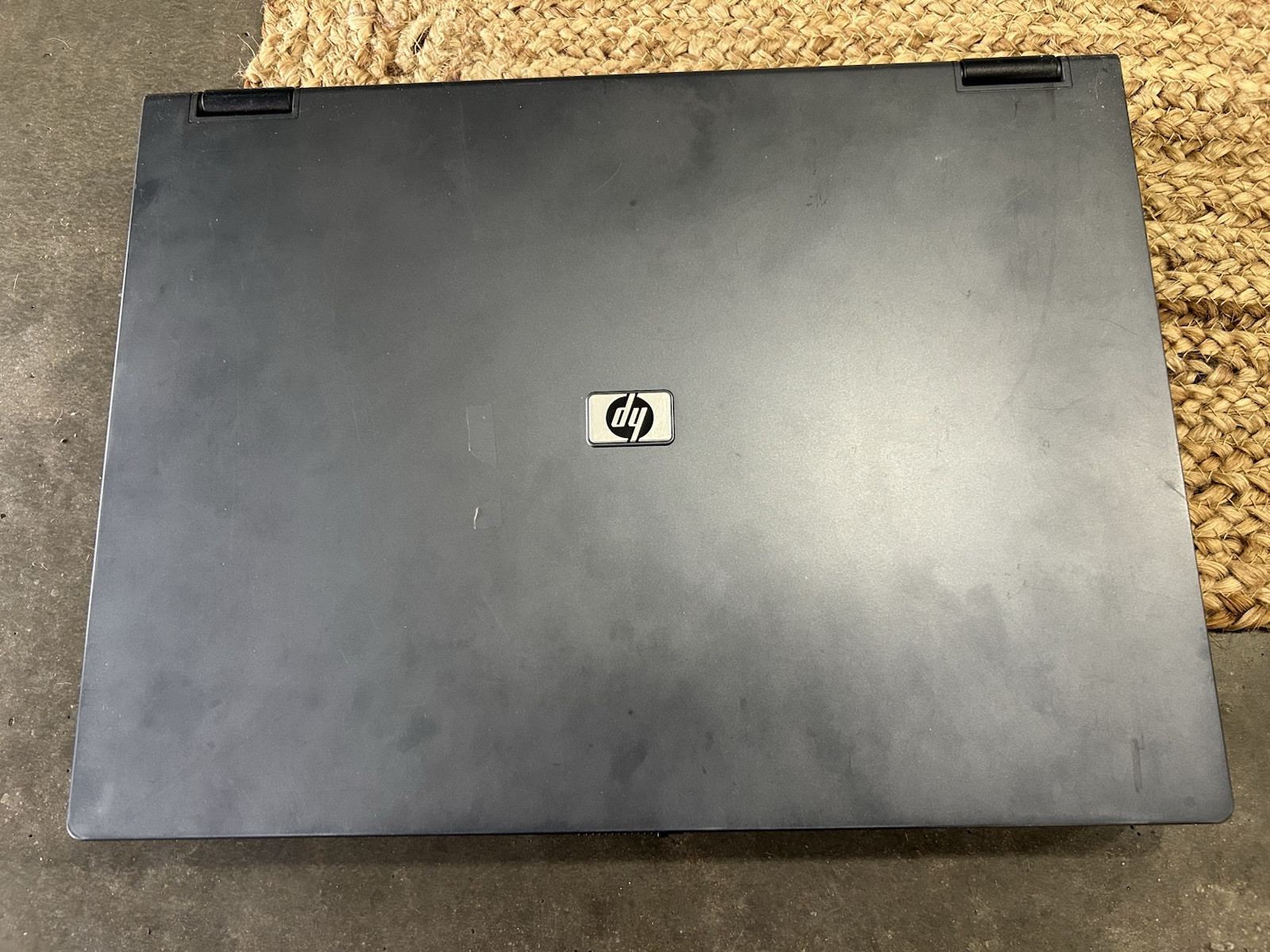 HP Compaq 6710b Laptop For Parts As Is Turns On No Cord Error Message
