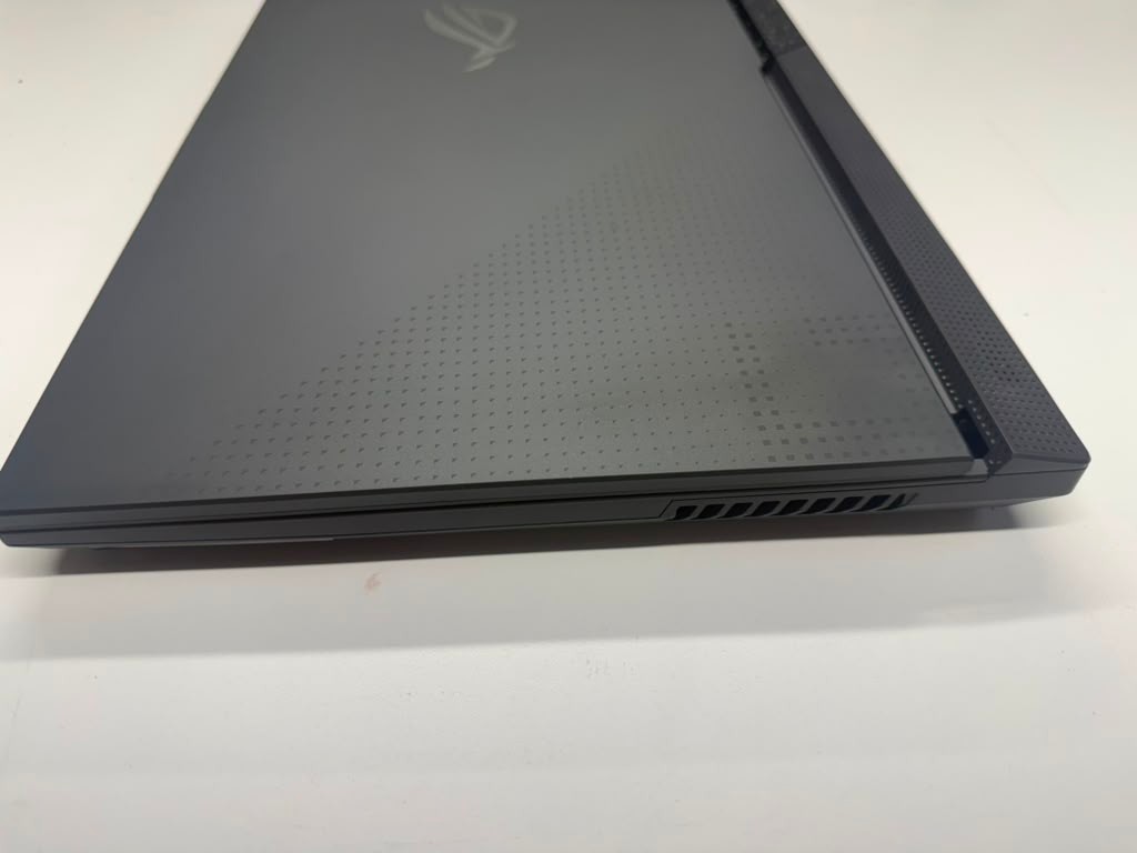 Asus ROG Strix G713P 17.3″ Ryzen 9 7845HX 16GB RAM 1TB SSD GeForce RTX 4060