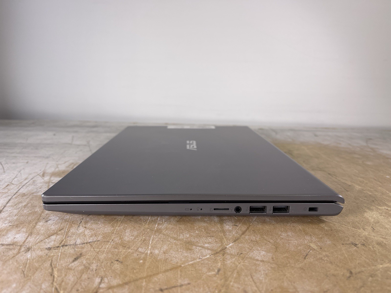 ASUS VIVOBOOK X515E i5-1135G7 @ 2.40GHz, 12GB RAM, NO HDD/OS – (FOR PARTS)
