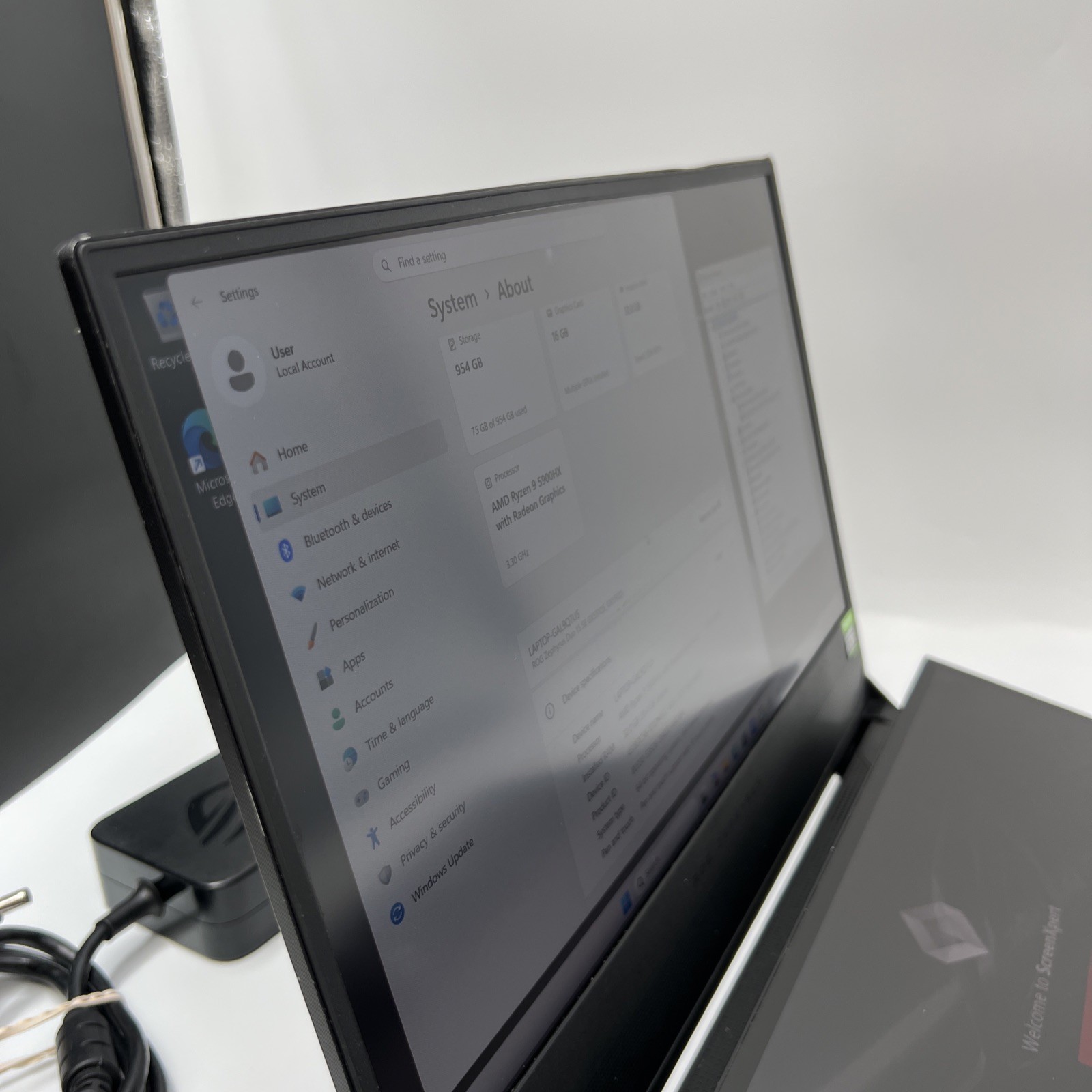 Asus ROG Zephyrus Duo 15 SE FHD TOUCH Ryzen 9 5900HX 32GB RAM 1TB RTX 3080 READ