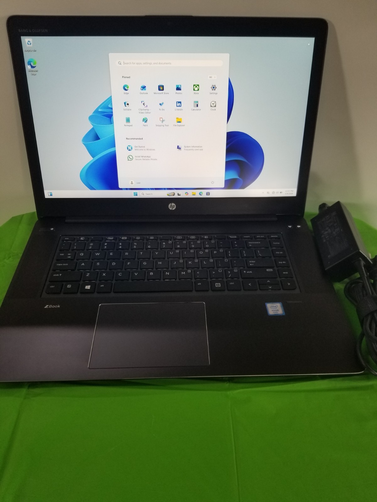HP ZBook 15 G3 15.6” Xeon E3-1545M V5 2.90GHz 16GB RAM 256GB NVMe WIN 11