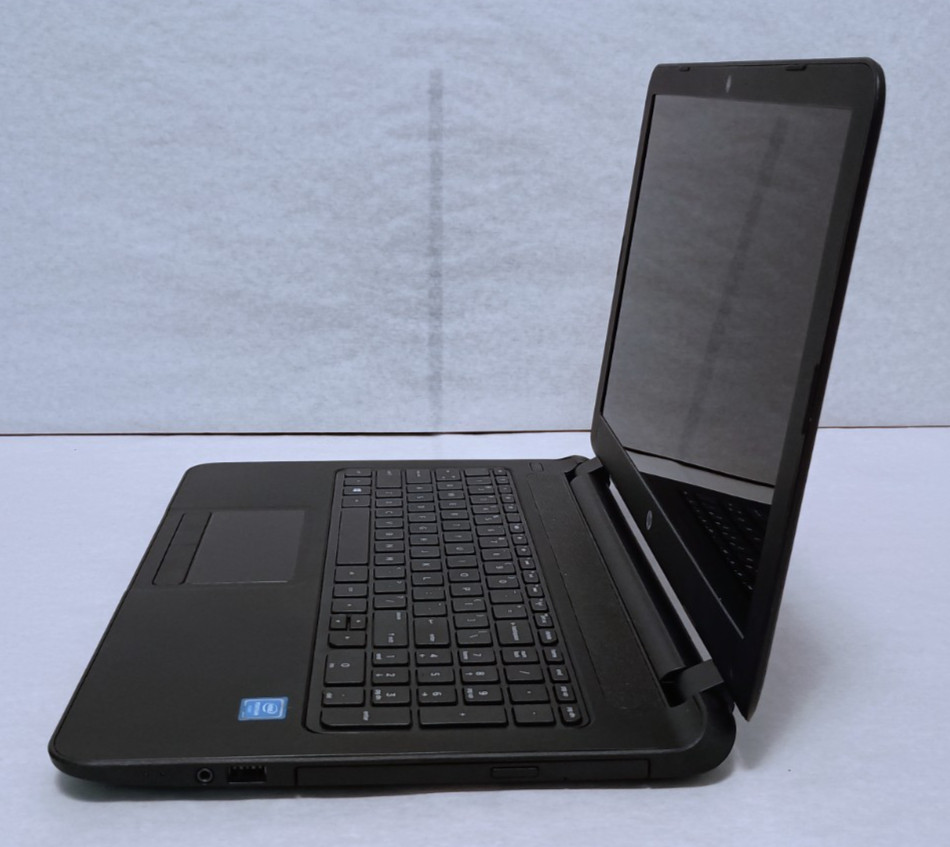HP 15 touchscreen laptop – 500GB, 1.60GHz, 4GB, Win 10 – Bad Bat, No AC adapter