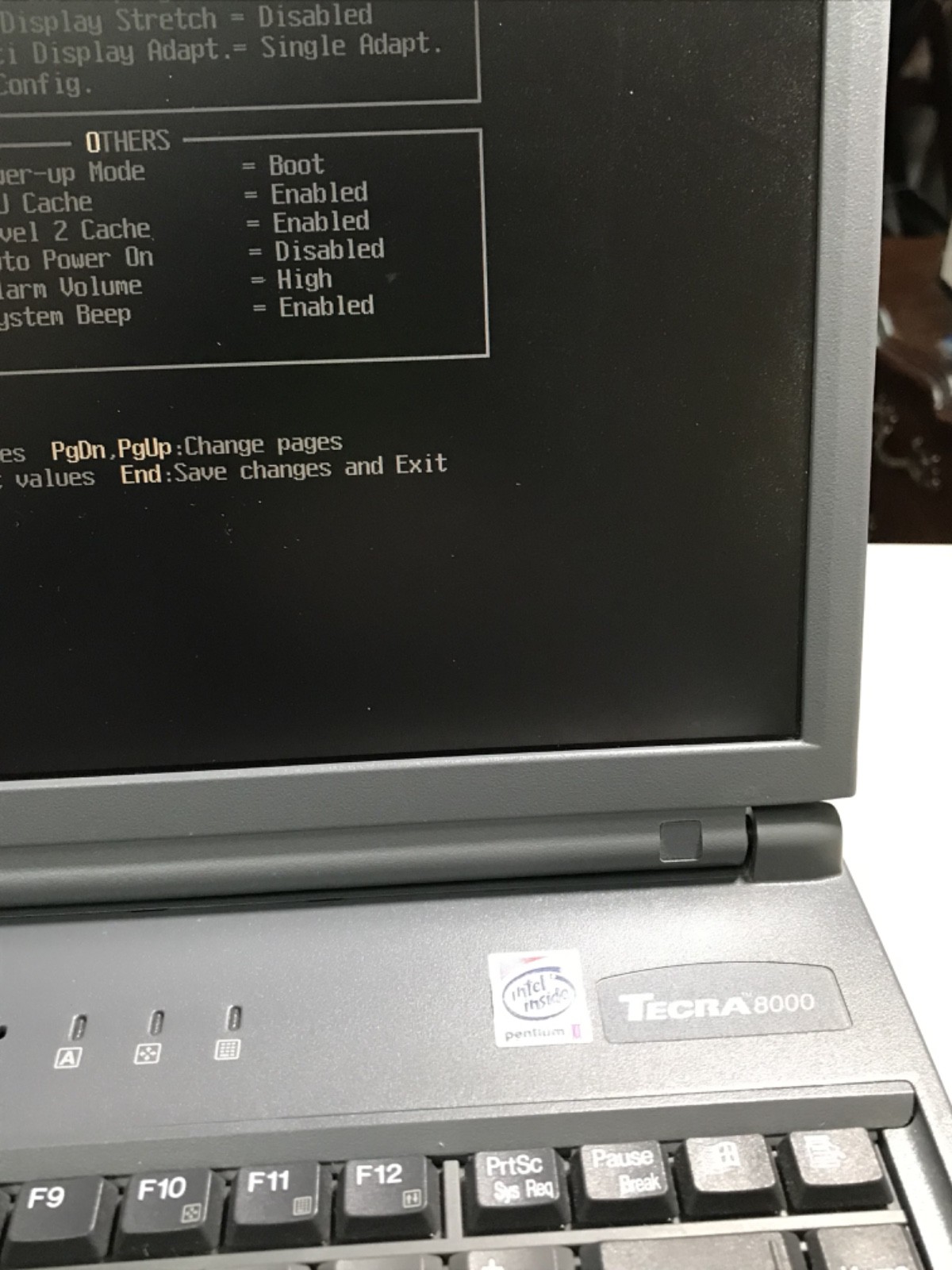 TOSHIBA TECRA 8000 WITH ADAPTER AND PORT REPRICATOR