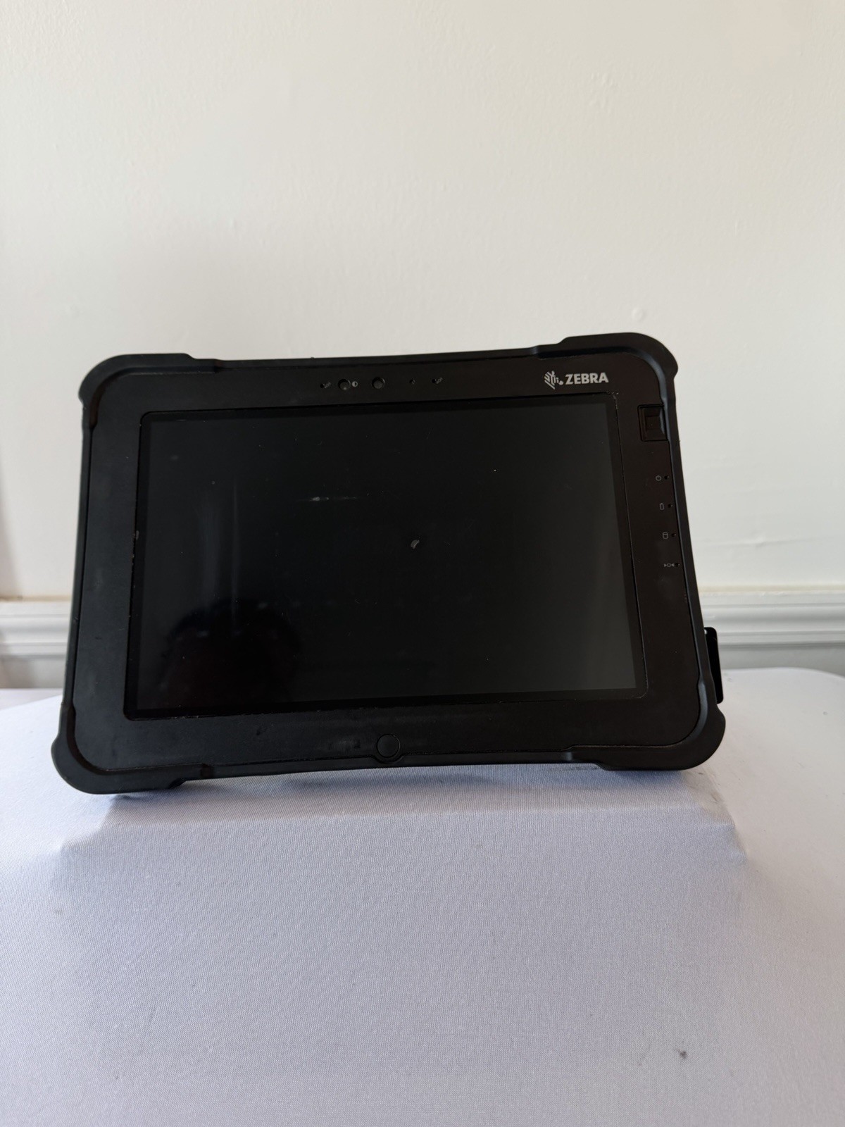 Zebra Xplore Tech ixi01L1 Laptop – Good Screen – Intel Pentium N4200 – Read Des