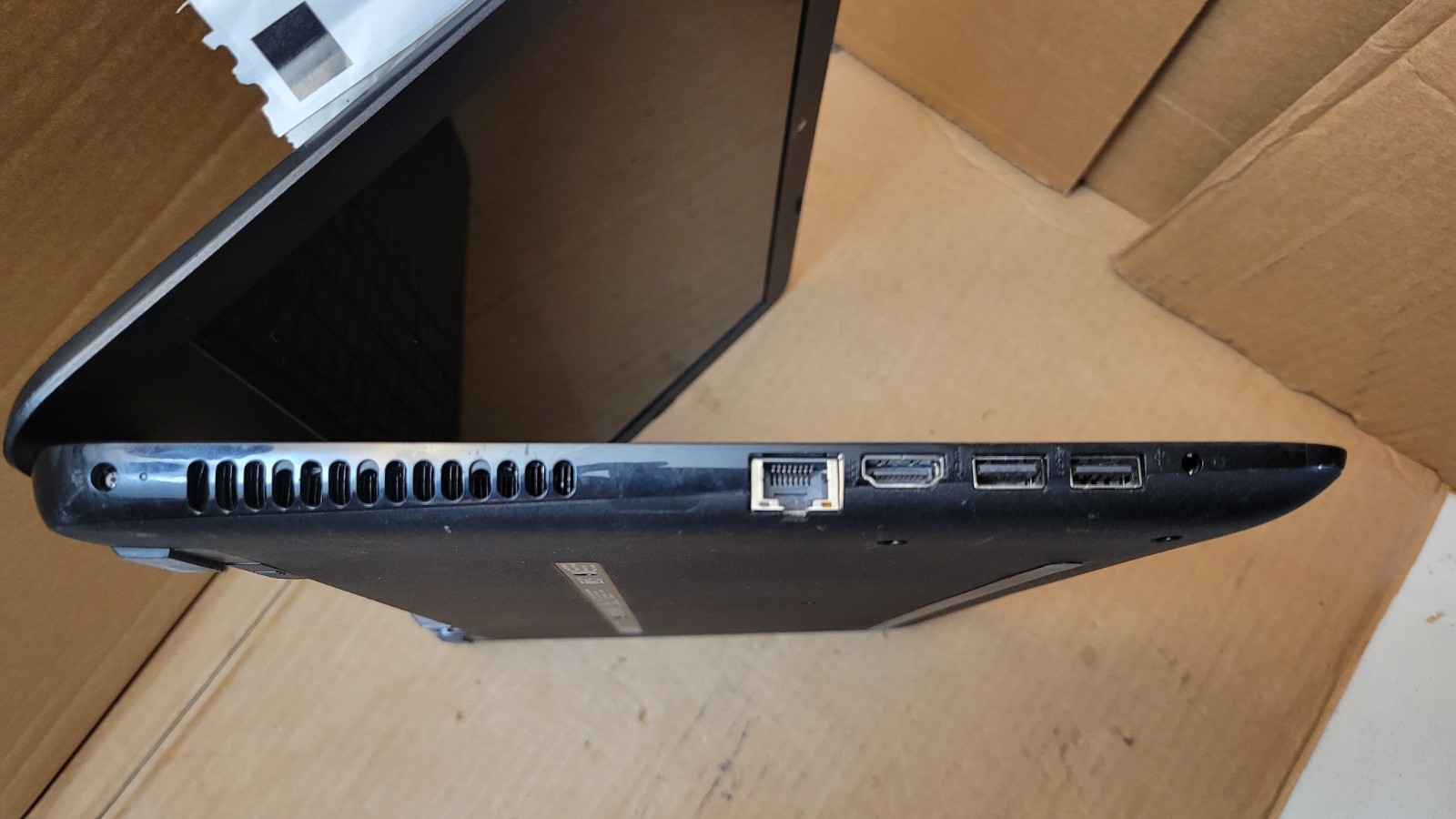 HP Notebook 15-ba009dx Laptop | AMD A6-7310 2GHz | 4GB RAM | 500GB HDD | Win10
