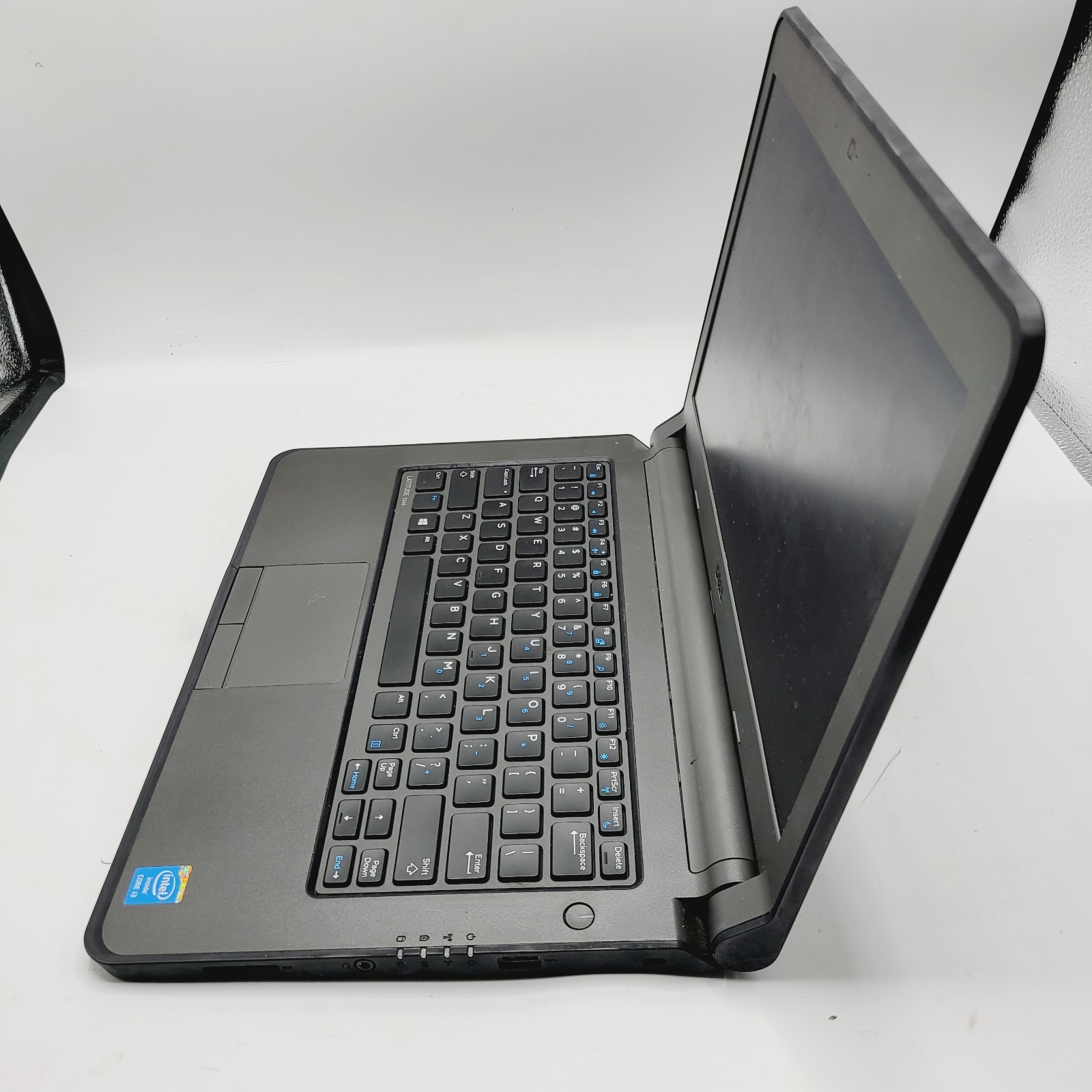 Dell Latitude 3340 Core i3 4005U 1.7GHz 4GB RAM No HDD 13″ – ***Boot to Bios