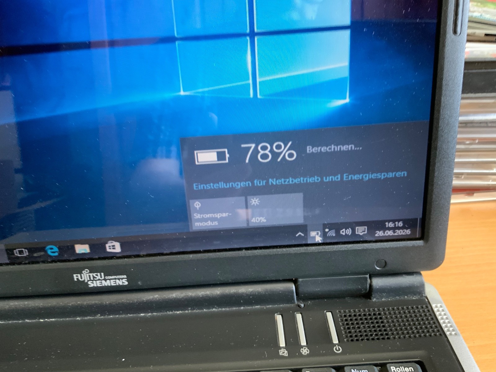 Laptop Fujitsu Siemens AMILO with Windows 10