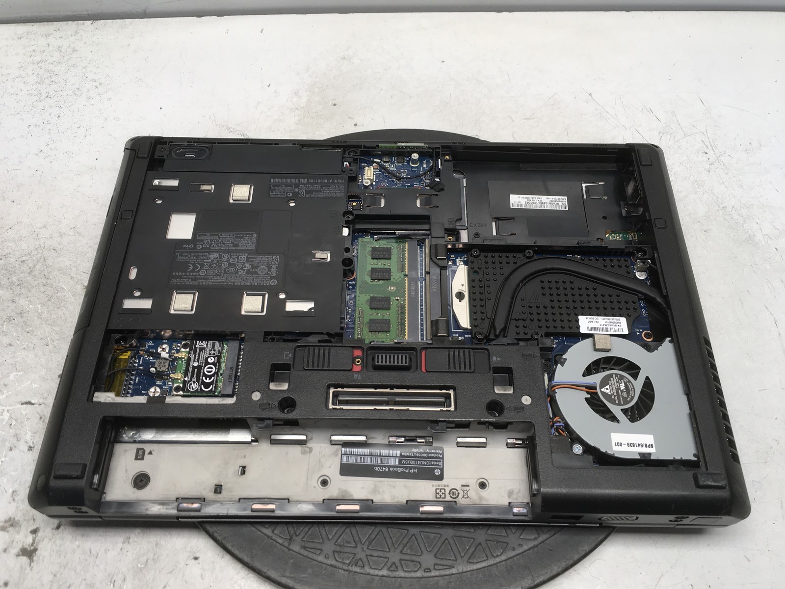 HP ProBook 6470B Intel i5-3230M 2.6GHz 2 GB NO HDD No Batt