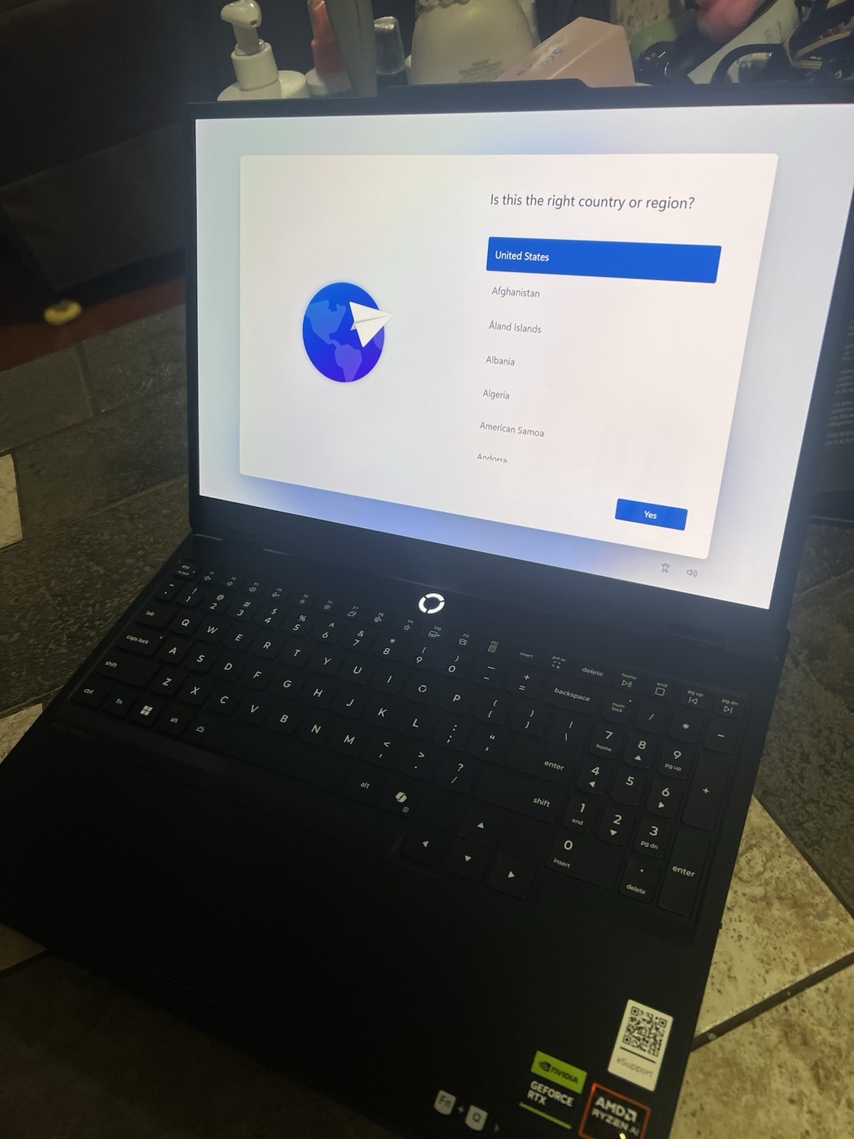 Legion 5 15AKP10 Gaming Laptop AMD Ryzen AI 7 350 W/Radeon 860M Nvidia RTX 5070