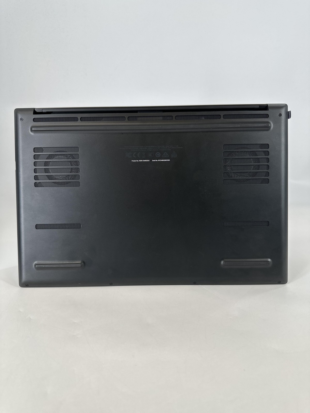 Razer Blade 15 240Hz 2K 2.5 GHz i7-13800H 16GB 1TB SSD NVIDIA RTX 4070 Excellent