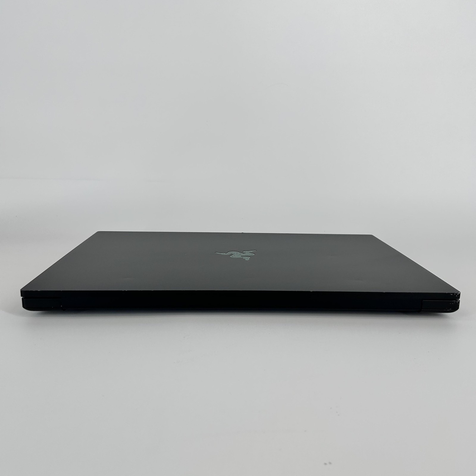 Razer Blade 18 240Hz QHD+ 2.2 GHz i9-13950HX 32GB 1TB/1TB NVIDIA RTX 4090 Good
