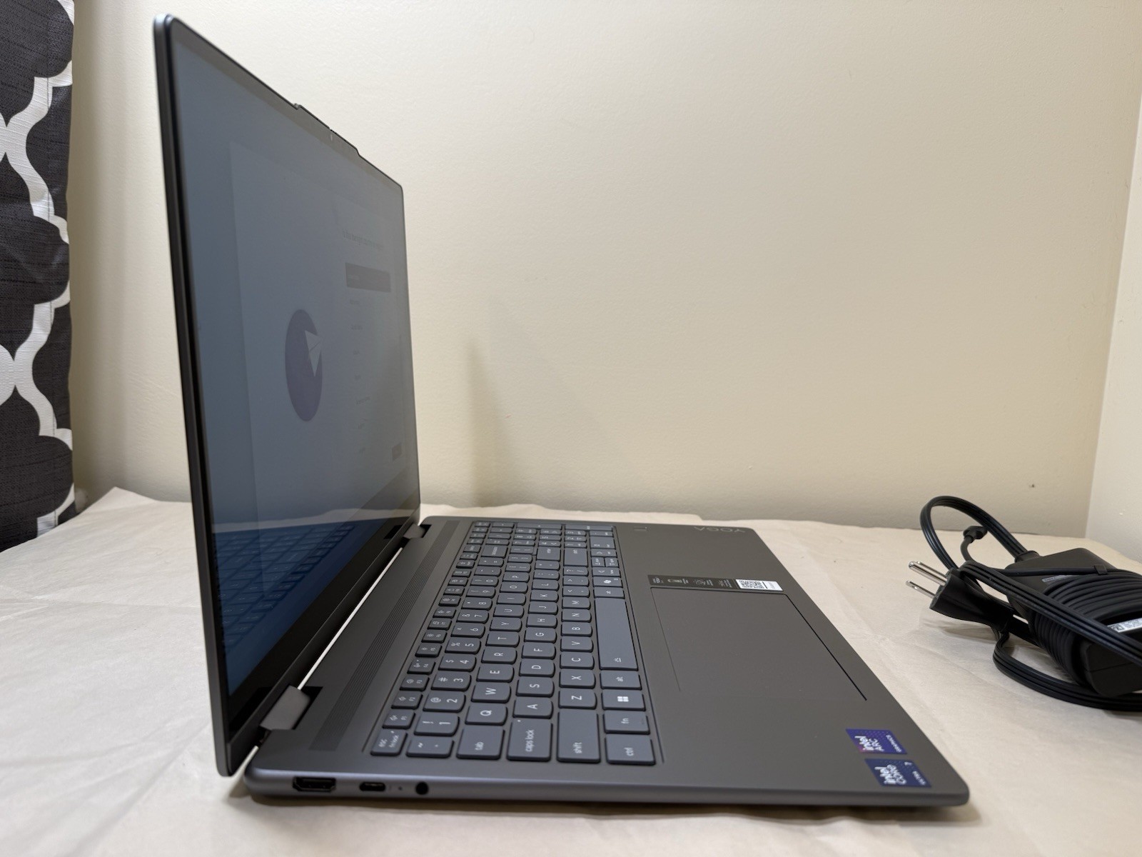 Lenovo Yoga Slim 7i 15.3 QHD+ TOUCH / Intel Core Ultra 7 256V / 16GB / 1TB SSD