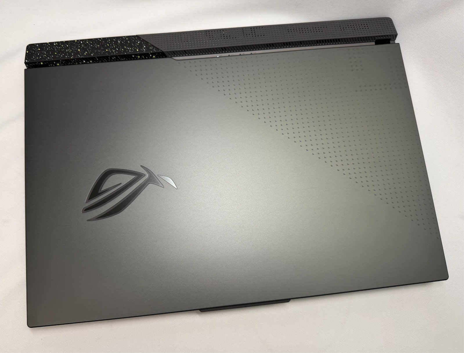 ASUS ROG Strix G713PU 17.3″ FHD 144Hz Ryzen 9 7945HX 16GB 1TB SSD RTX4050 Win 11