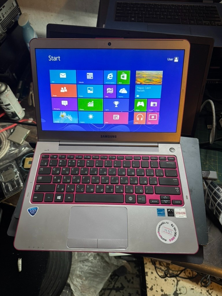 Samsung NP535U3C Laptop AMD A4 4GB RAM 500GB HDD Windows 8