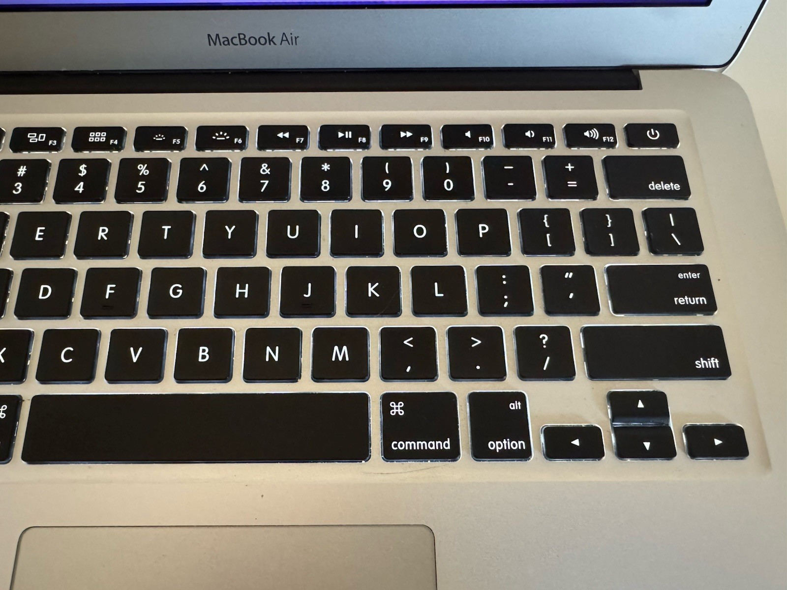 Apple MacBook Air 13″ Early-2015 Core i5-5250U 1.6GHz 8GB RAM 128GB SSD A1466…