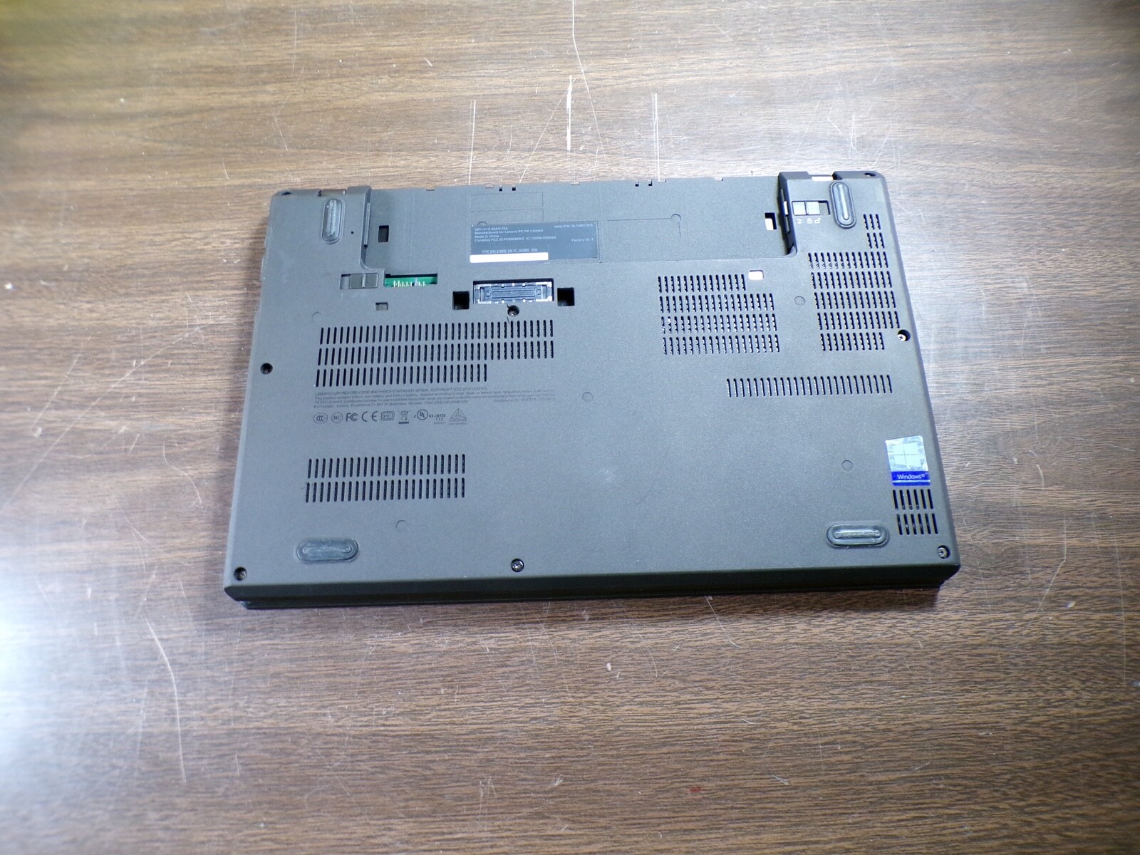 THINKPAD LENOVO T560 INTEL CORE i5-6300U 2.40GHZ 4GB RAM **NO HD/ NO CADDIE