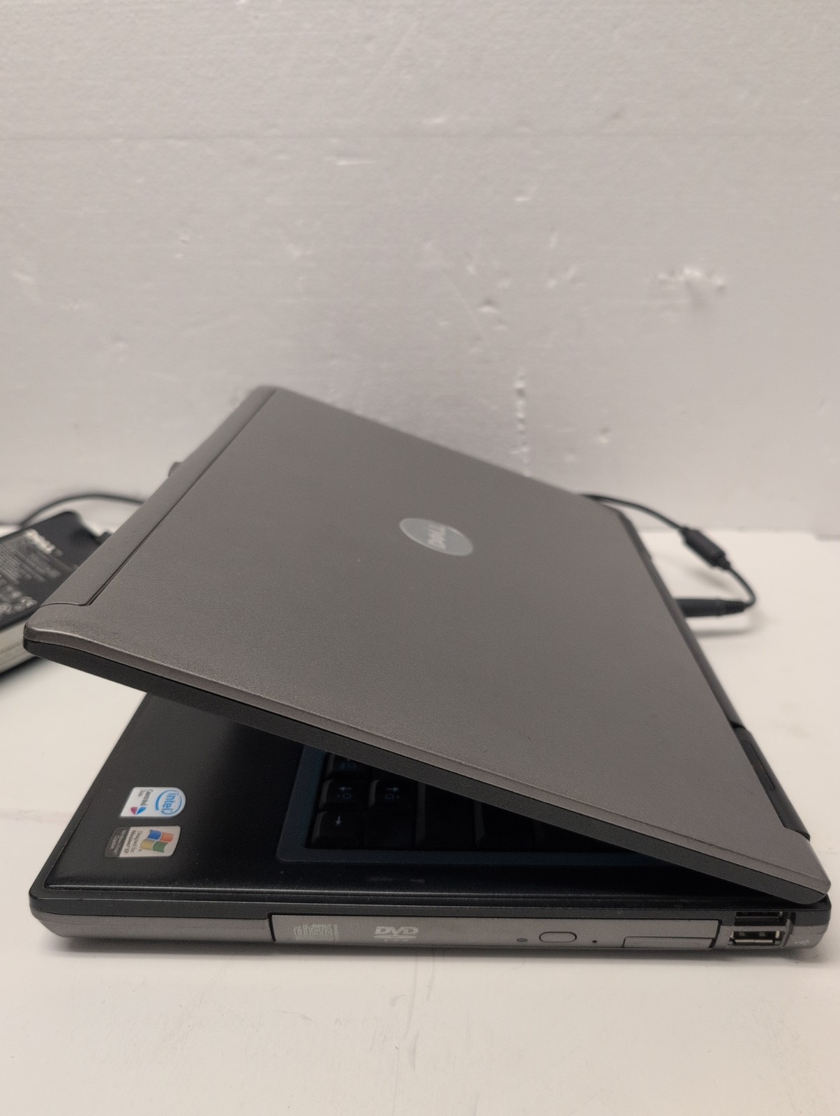🔥 Dell Latitude D620 14″ Laptop T2400 1.83Ghz /2.5GB Ram /500GB HDD/win XP –