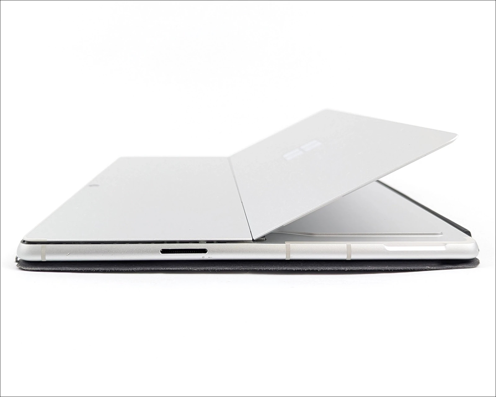 Microsoft Surface Pro 10 2077 Intel Core Ultra 5 135U 256GB SSD 5G w Keyboard