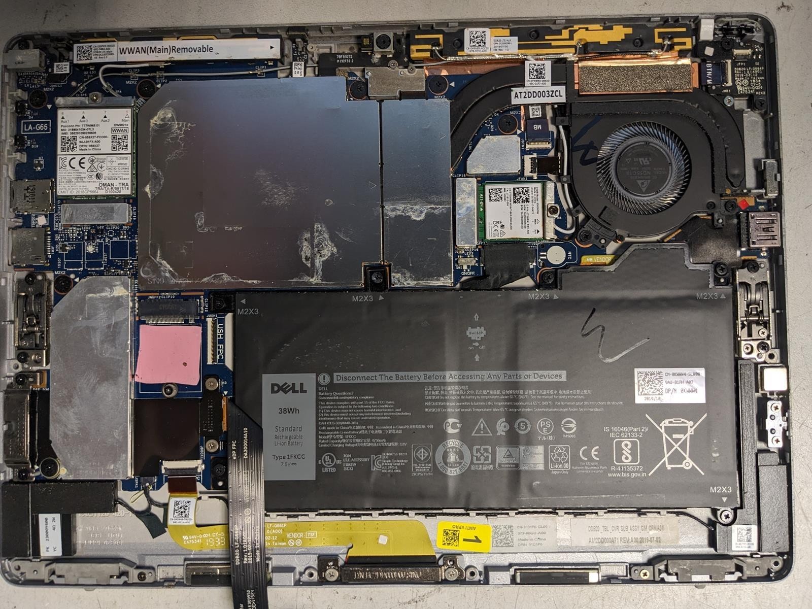 DELL LATITUDE 7200 2-IN-1 i5-8365U @ 1.60GHz, 8GB RAM, NO HDD/OS