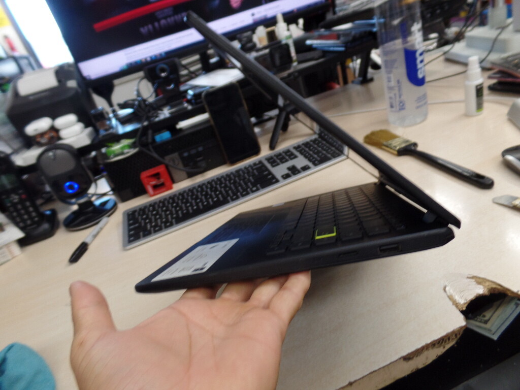 Awesome 14″ Asus Vivobook E410ma Celeron N4020 1.10GHz 4GB 64GB SSD Win 11
