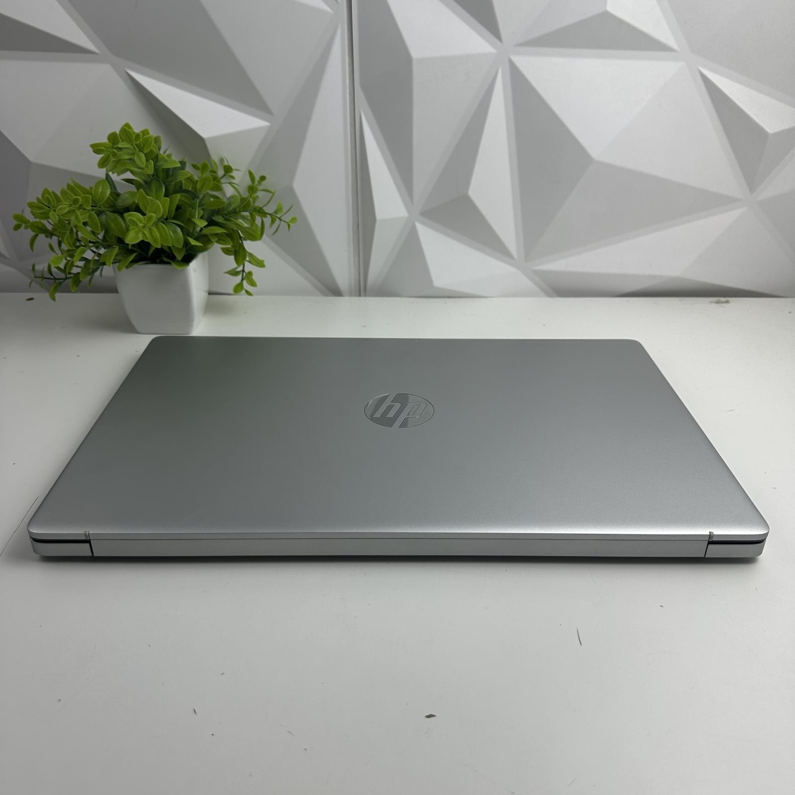 HP 17 Laptop, 17.3″ FHD, AMD Ryzen 5 7530U, 8GB, 512GB SSD, Silver