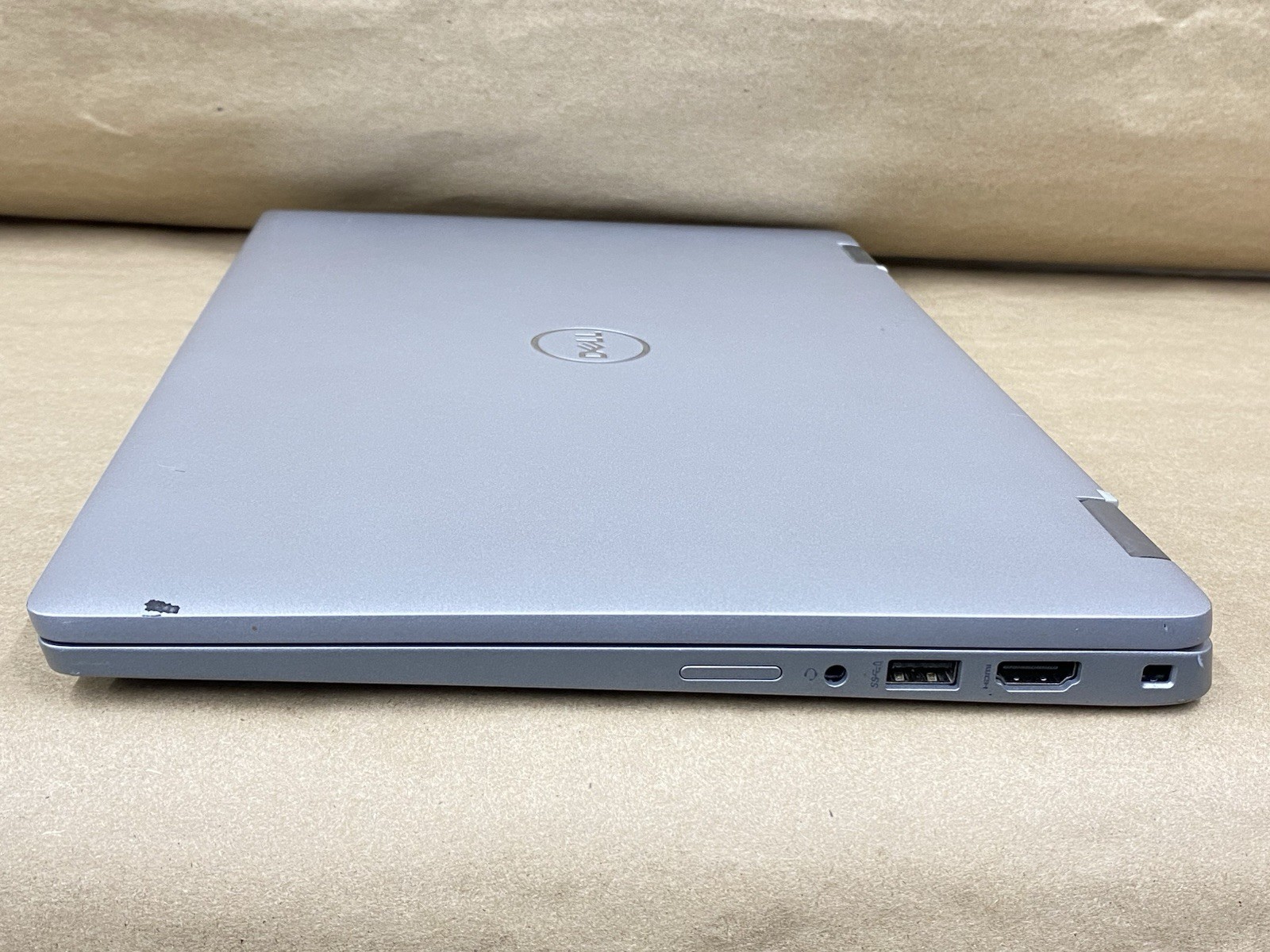 Dell Latitude 5320 – 13.5″ FHD – Touch – i7-1185G7 – 16GB – 256 – Win 11 – READ
