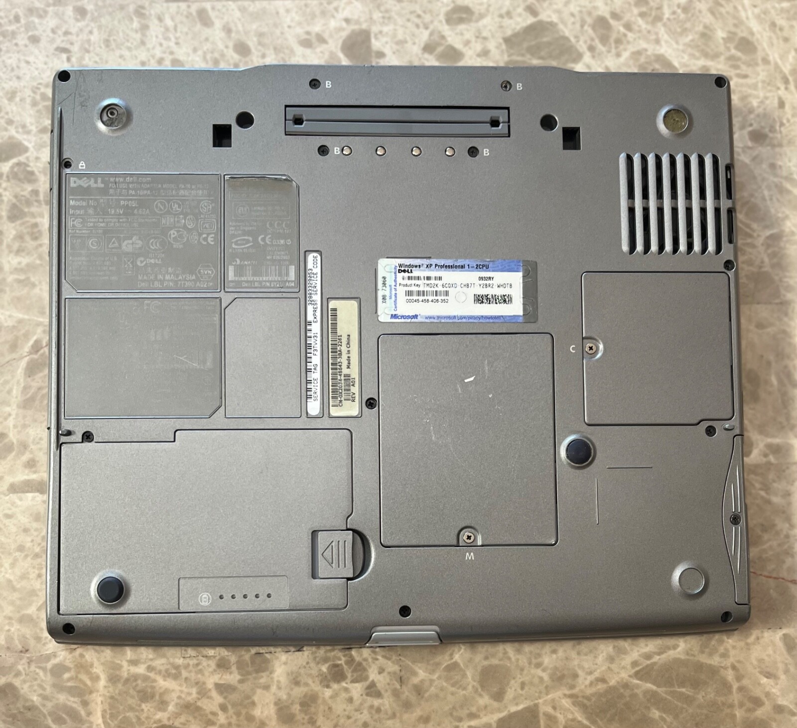 DELL Latitude D600; Windows XP, in Gray. TESTED & WORKS! In Excellent Condition!
