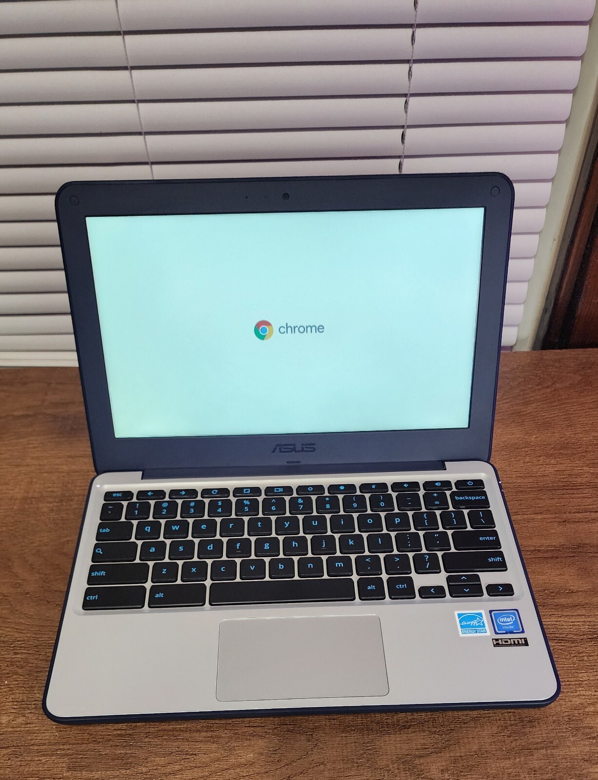 ASUS Chromebook C202SA-YS04 11.6″, Intel Celeron, 32GB eMMc, 4GB RAM, White/Blue