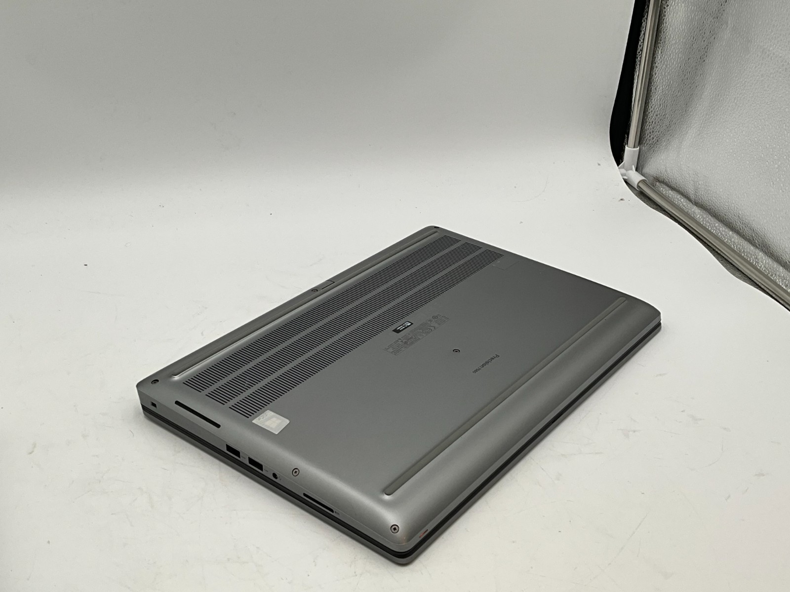 DELL Precision 7560 i7-11850H 2.50 64GB 1tb T1200 15.6″ WIN11 laptop 24NJ6J3