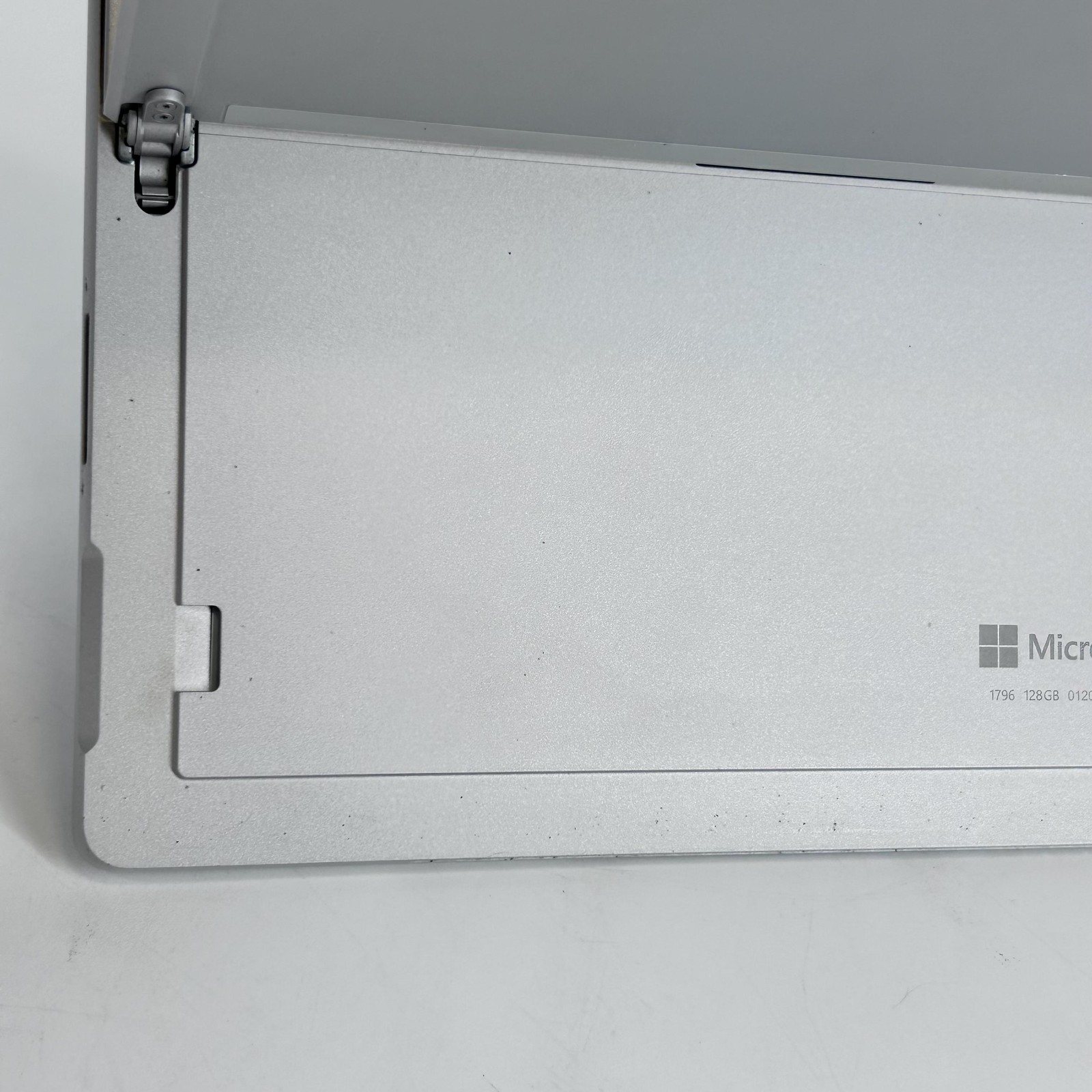 Surface Pro Gen 5 13″ QHD+ TOUCH Intel Core m3-7Y30 1.0GHz 4GB RAM 128GB SSD