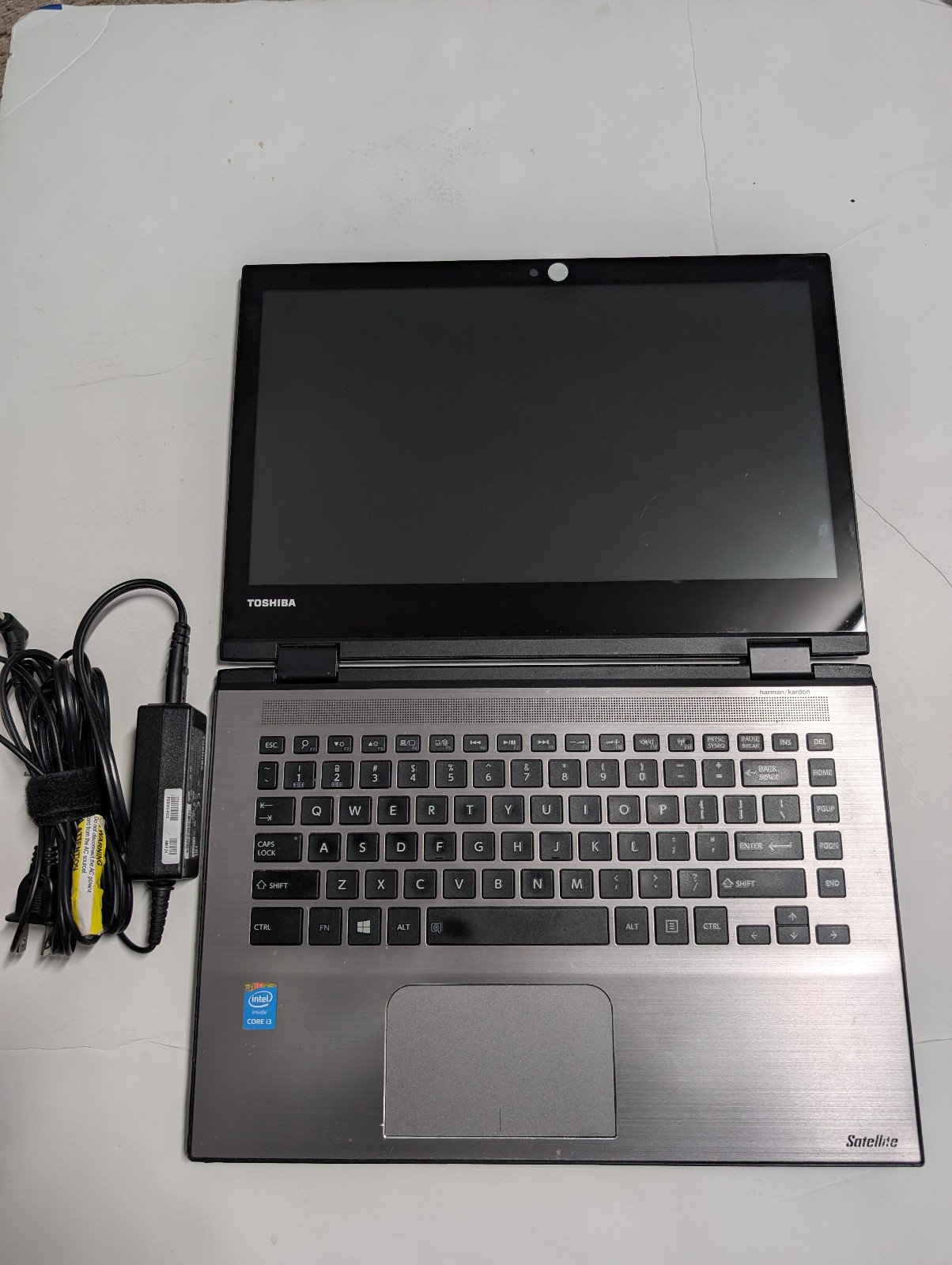 Toshiba Satellite E45W Touchscreen Laptop Intel i3-5015u 8GB RAM 250GB HDD Win10