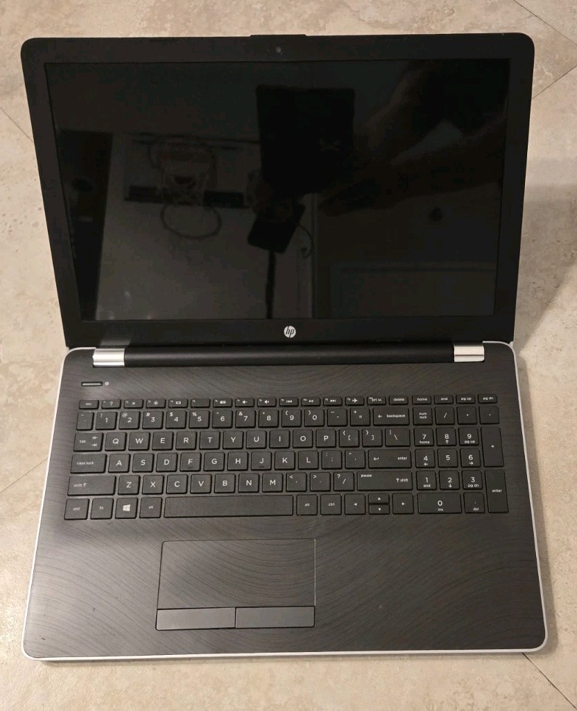 HP 15-bs070wm 15.6″ Touchscreen Laptop i5-7200U 8GB RAM 1TB HDD Good Condition