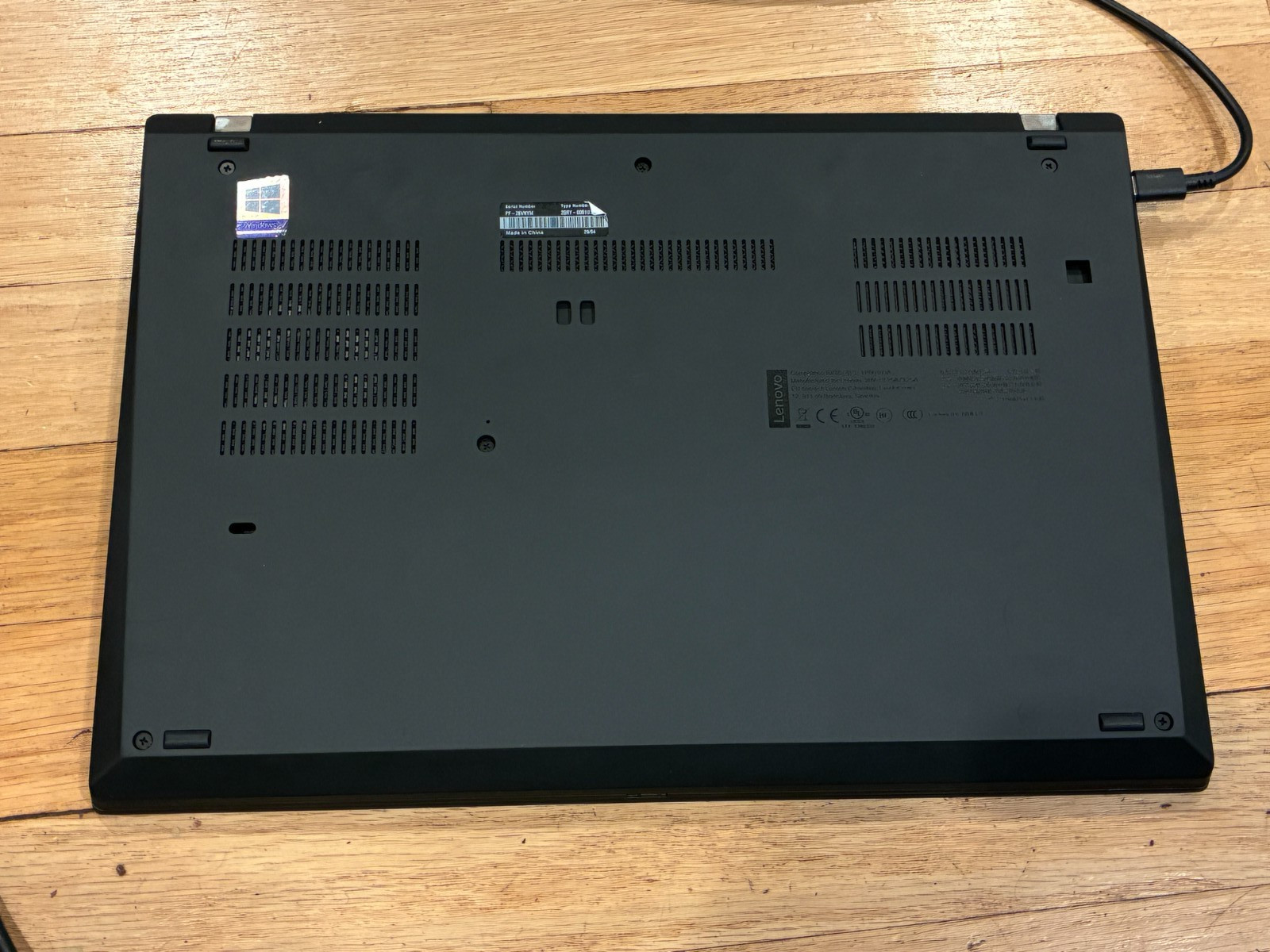 Lenovo ThinkPad T490 Core i5-10210U 1.60GHZ 8GB 256GB WCam Win 11 Pro Cord