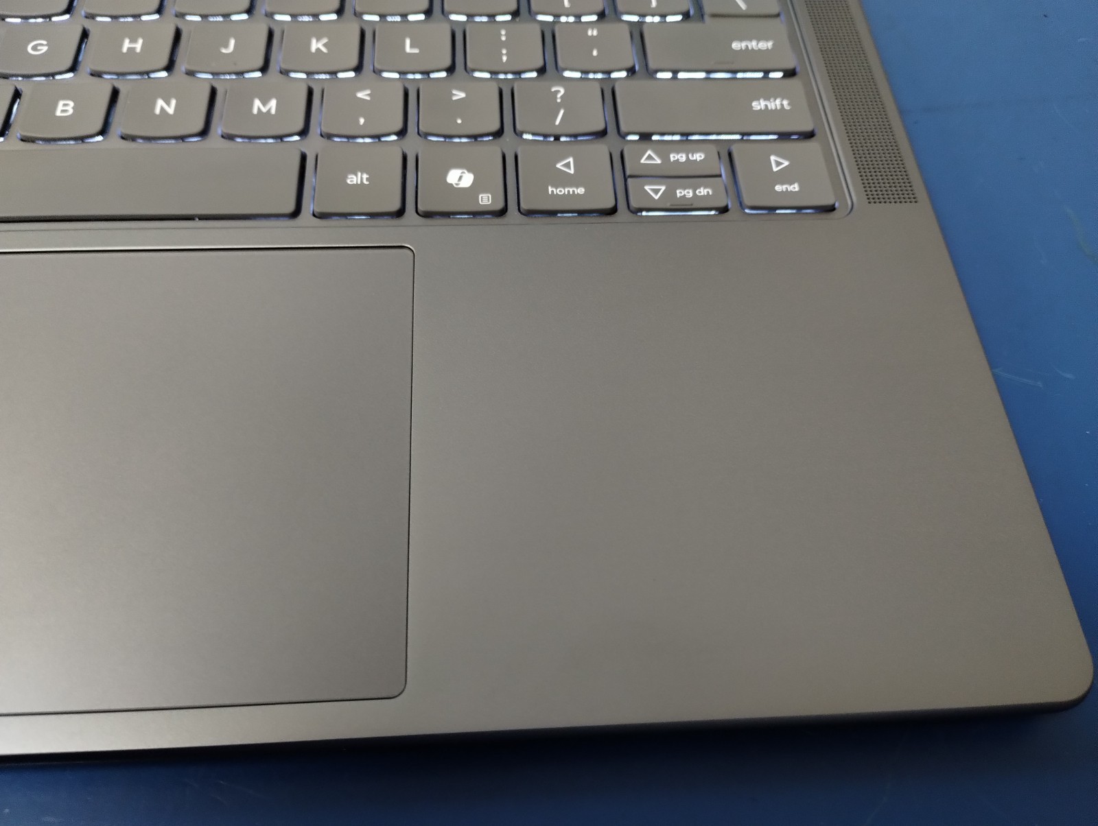 Lenovo Slim 7 14ILL10, Intel Core Ultra 7 258V, 2.20 GHz, 32 GB RAM, 1 TB NVMe