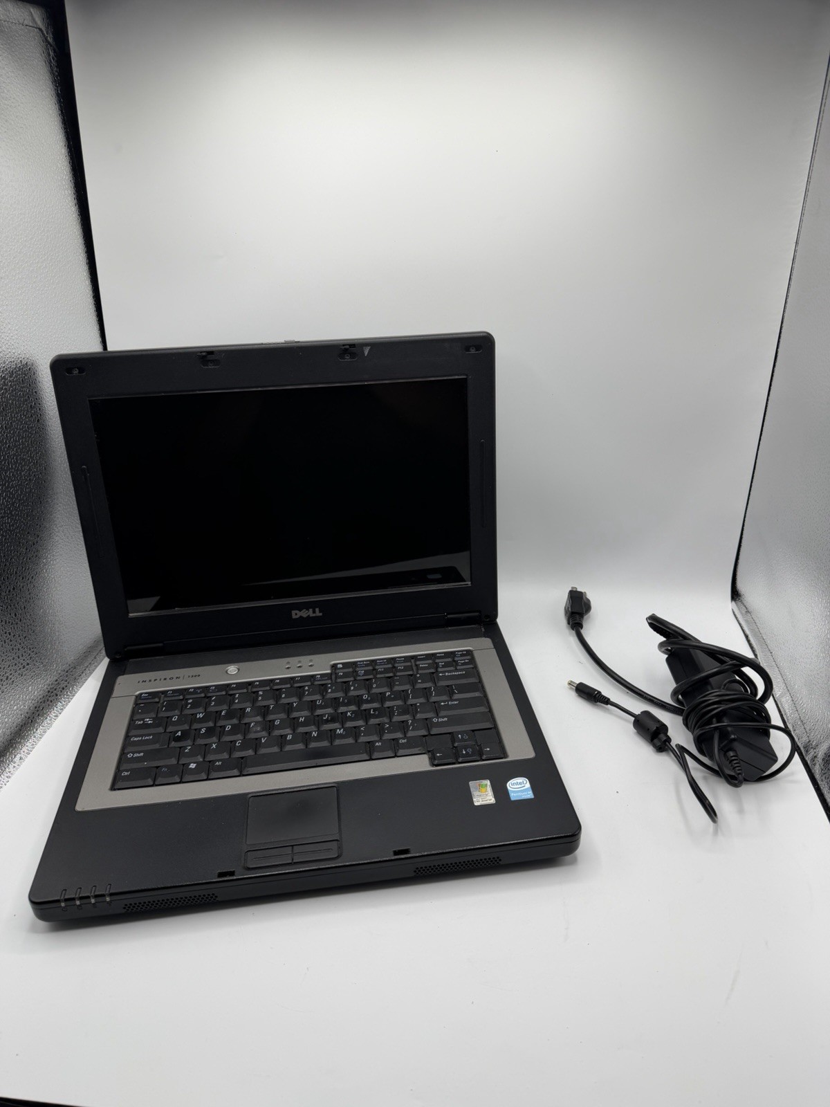 Dell Inspiron 1300 14.1″ Laptop Pentium M 1.8Ghz 1GB 300GB Windows XP Pro VTG