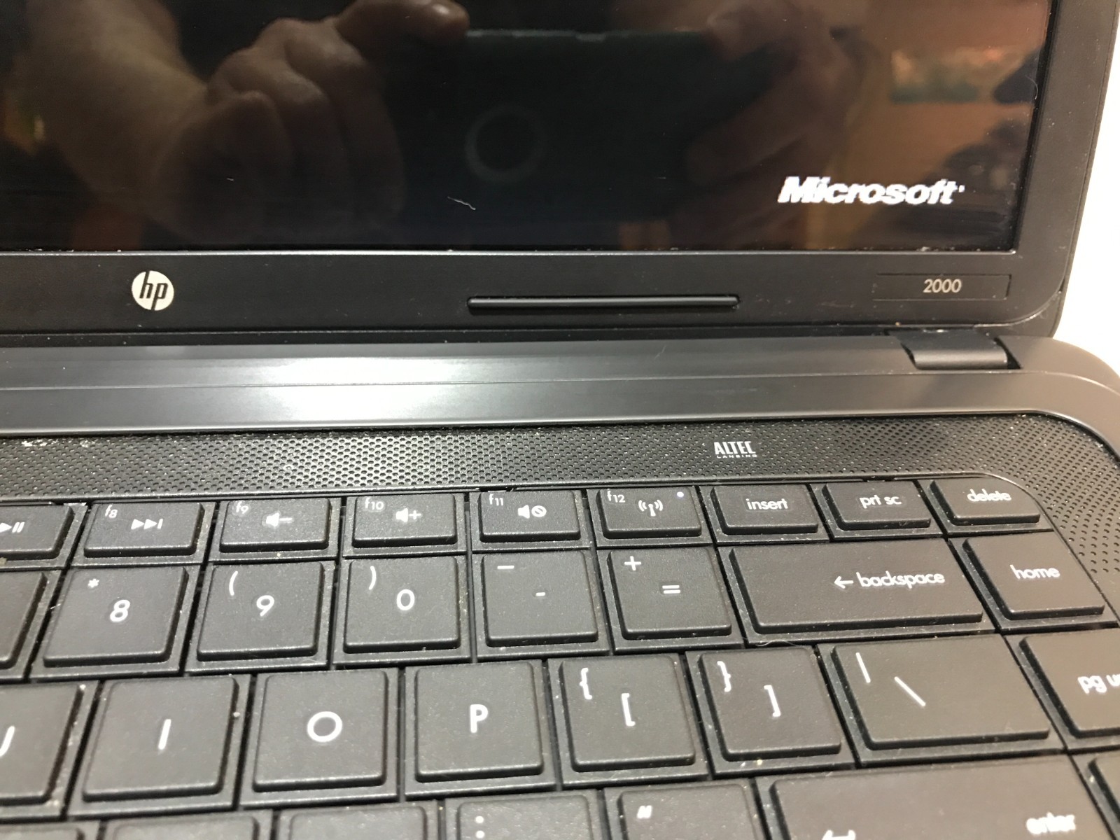 HP 2000 Notebook Laptop AMD E-350 3GB Serial Windows XP Charger 320gb / 16″