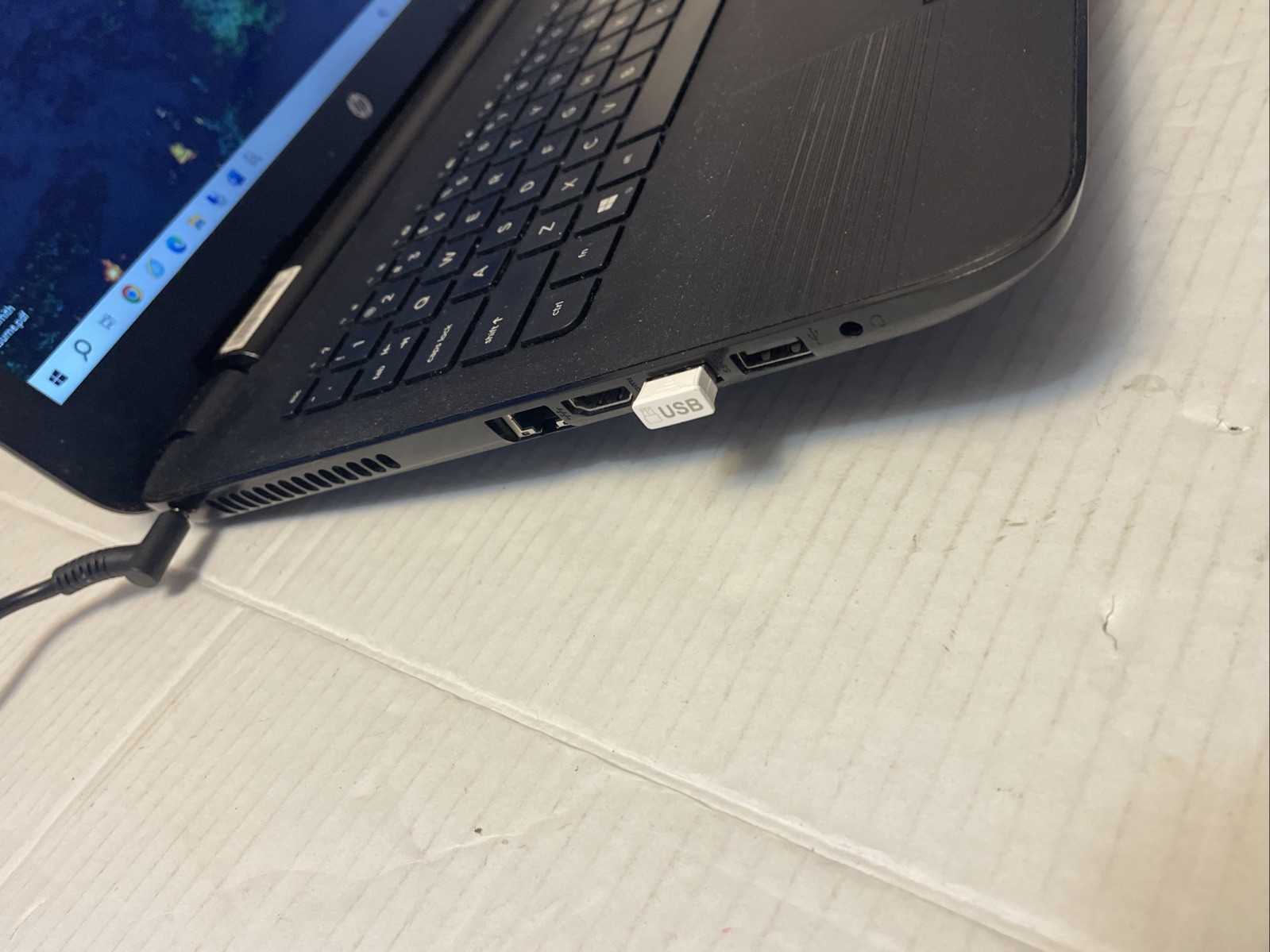 HP 15-ba079dx AMD A10-9600p 6.0 GB 64-bit Op System 15.6” Touch Screen Win. 10