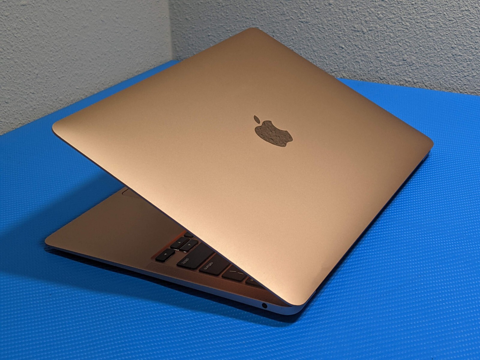 Apple MacBook Air A2337 (2020) 13.3″ M1 8CPU/7GPU 8GB 256GB OS Big Sur MGN63LL/A