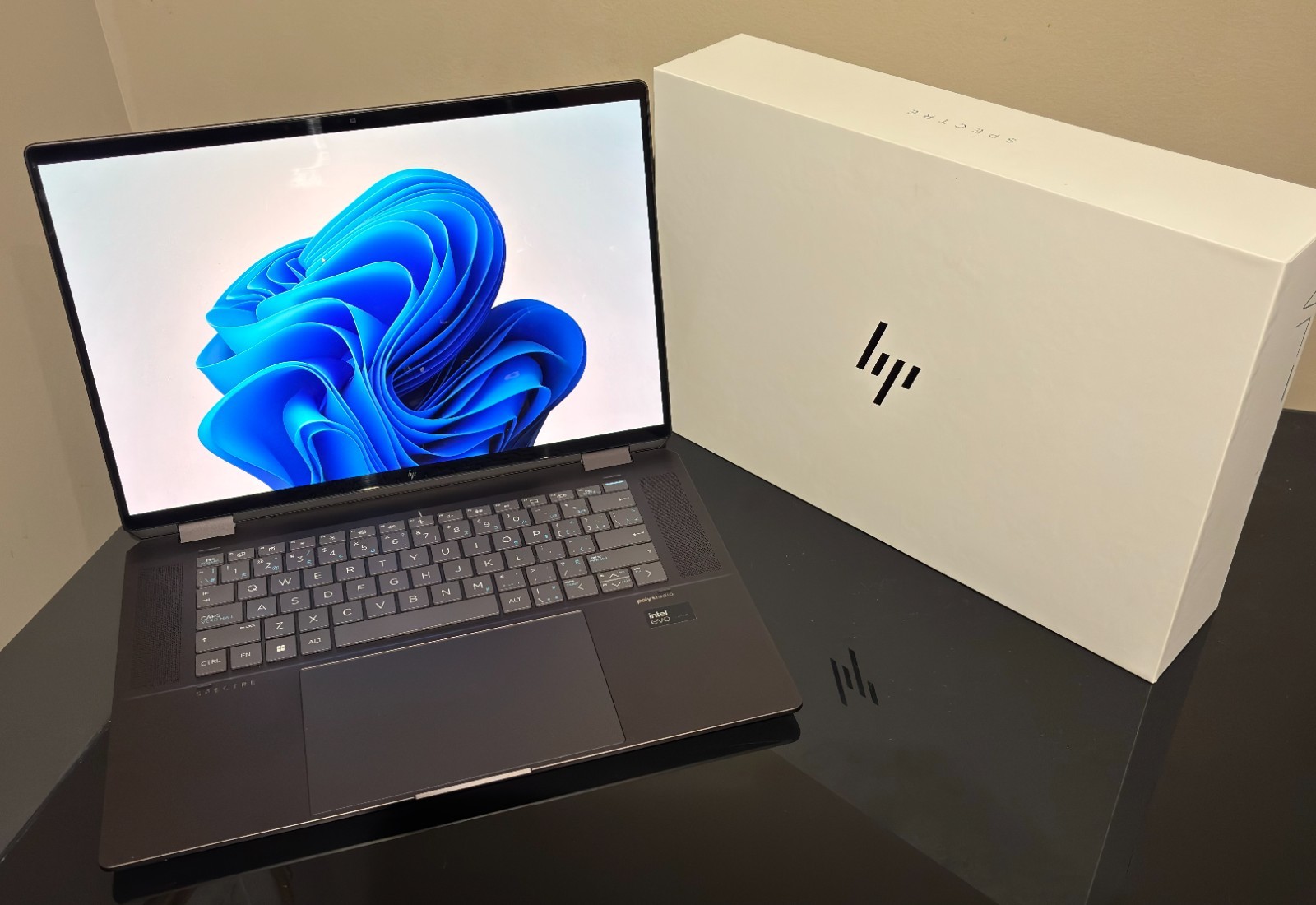 Like New | HP Spectre x360 16″, Ultra 7, 32GB RAM, 1TB SSD, OLED Touchscreen