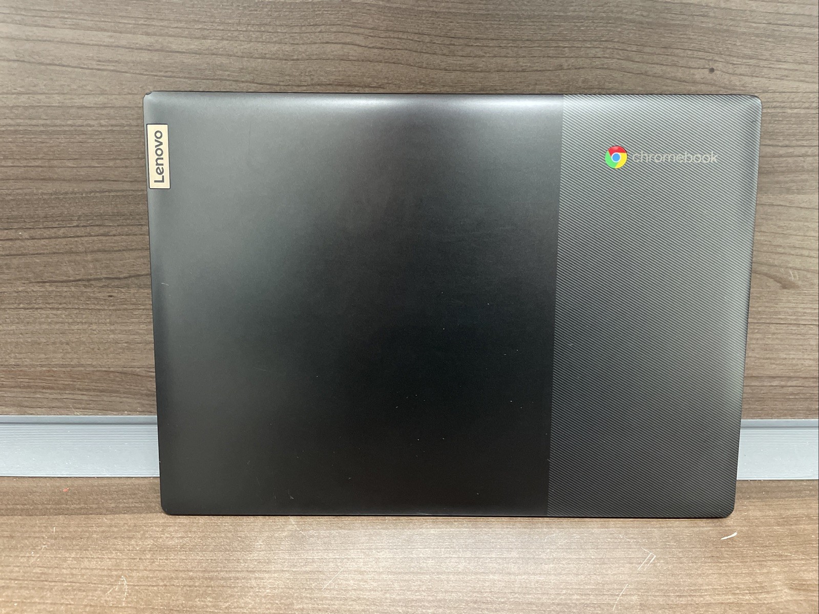 Lenovo Ideapad 3 11.6″ HD (AMD A6-9220C, 4GB RAM, 32GB eMMC) 82H40000US