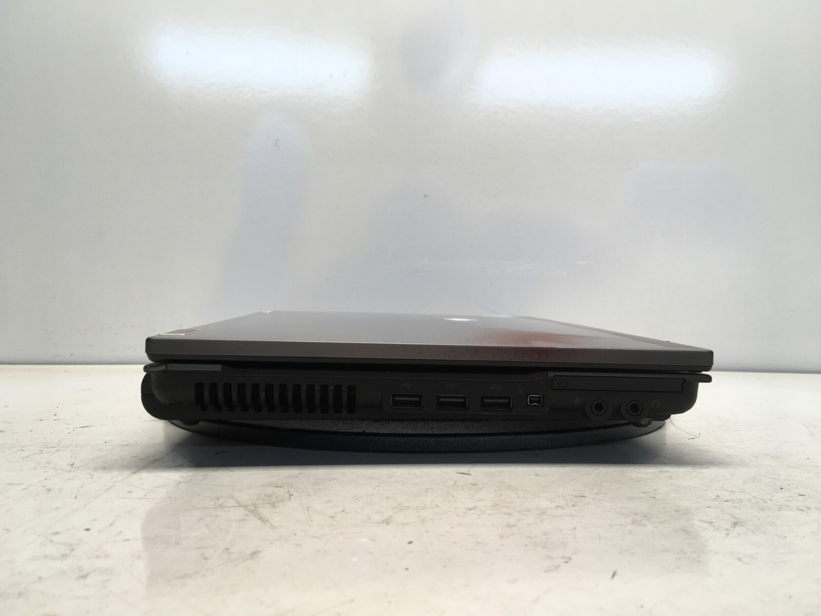 HP EliteBook 8440W Intel i5-M560 2.67GHz 6 GB NO HDD No Batt