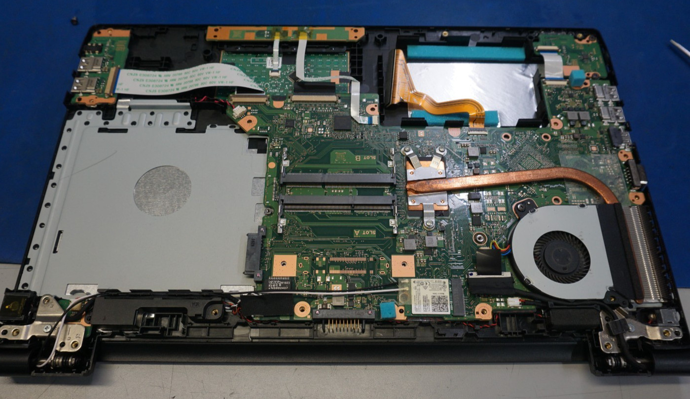 TOSHIBA TECRA C50-C Laptop w/ Intel Core i5-6200U 2.40 GHZ (No RAM/HDD/BATTERY)