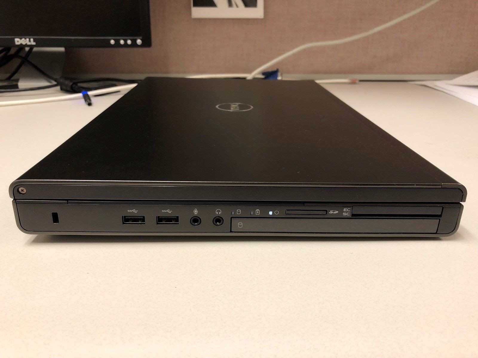 Workstation 17.3″ DELL M6800 i7-QUAD 512GB SSD + 2TB HDD DVDRW 32GB M6100 2GB