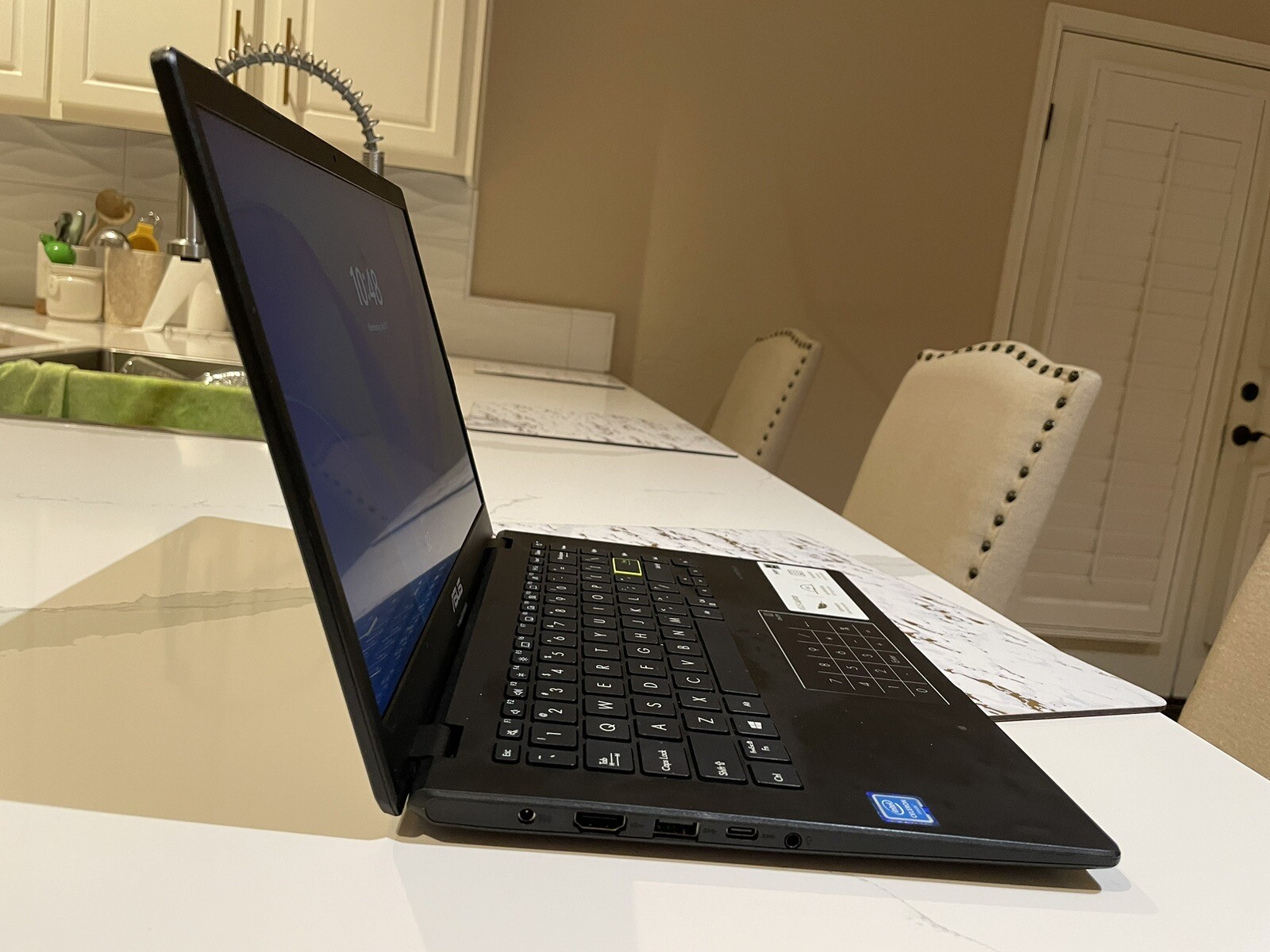 ASUS VivoBook Go 12 L210 11.6” (64GB eMMC, Intel Celeron N4020, 2.8GHz, 4GB…