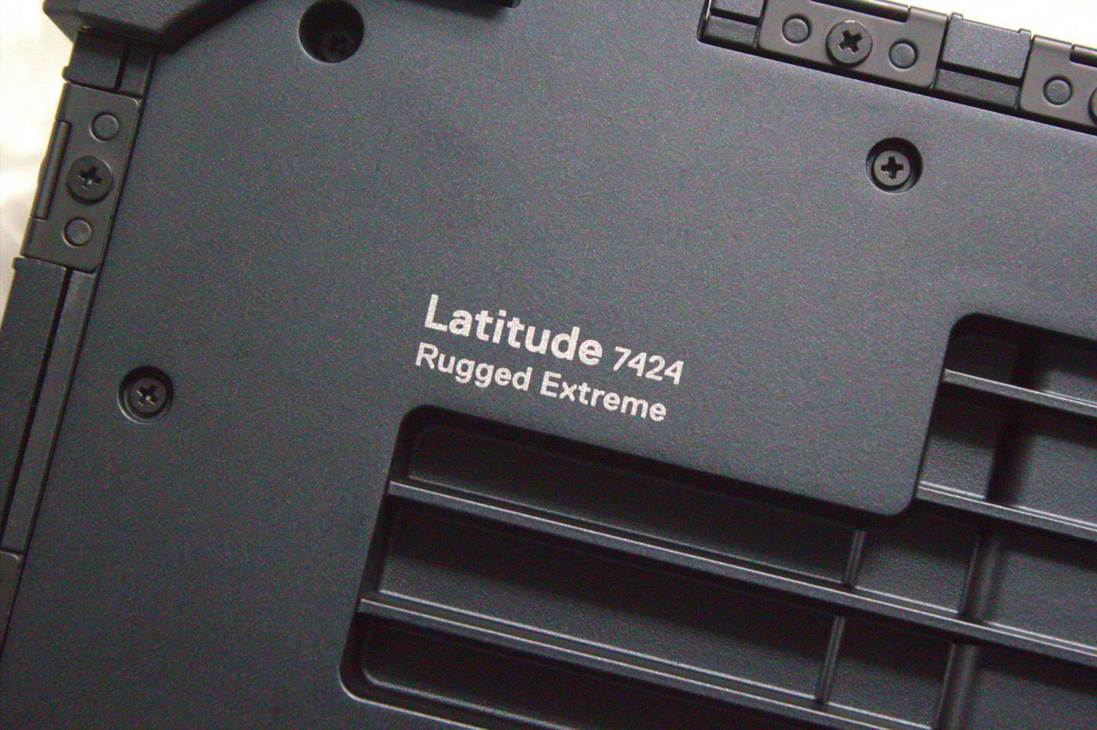 Dell Latitude 7424 Rugged i7-8650U AMD RX540 2TB SSD 64GB RAM Touch Good Cond.