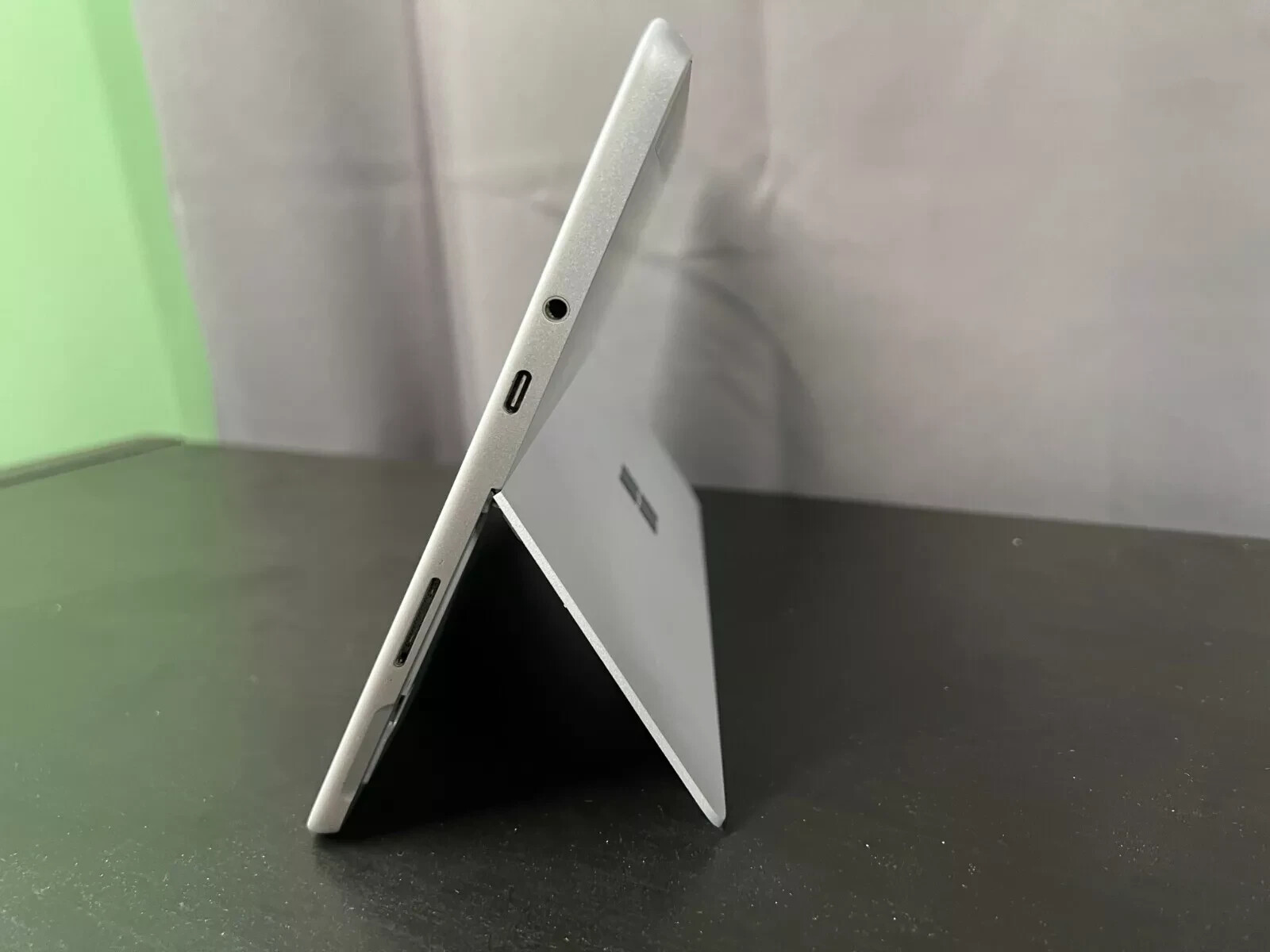 Microsoft Surface Go Tablet Pentium 4415Y 1.6GHz 8GB RAM 128GB SSD . NO POWER